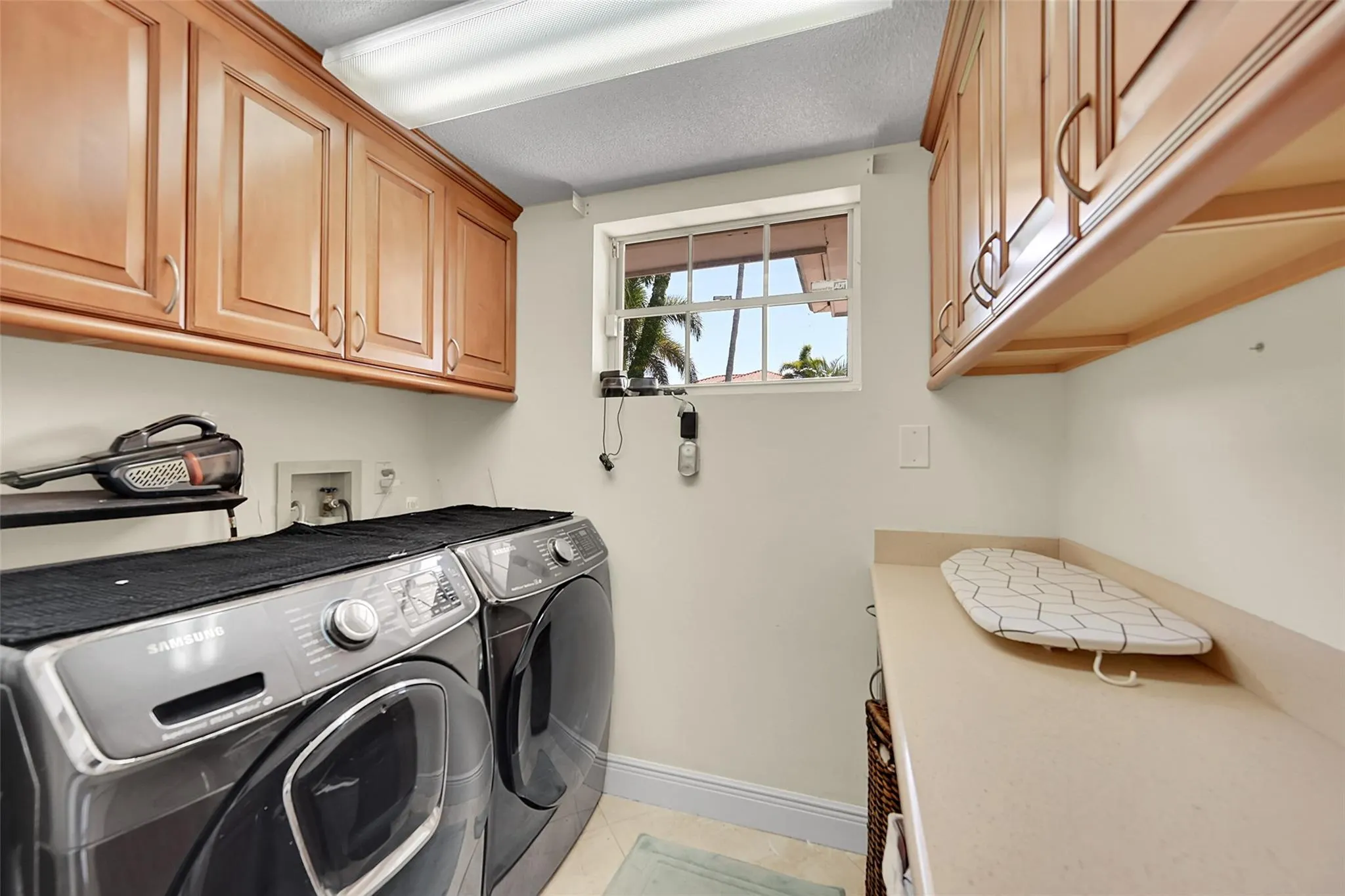 3050 NE 40th Ct