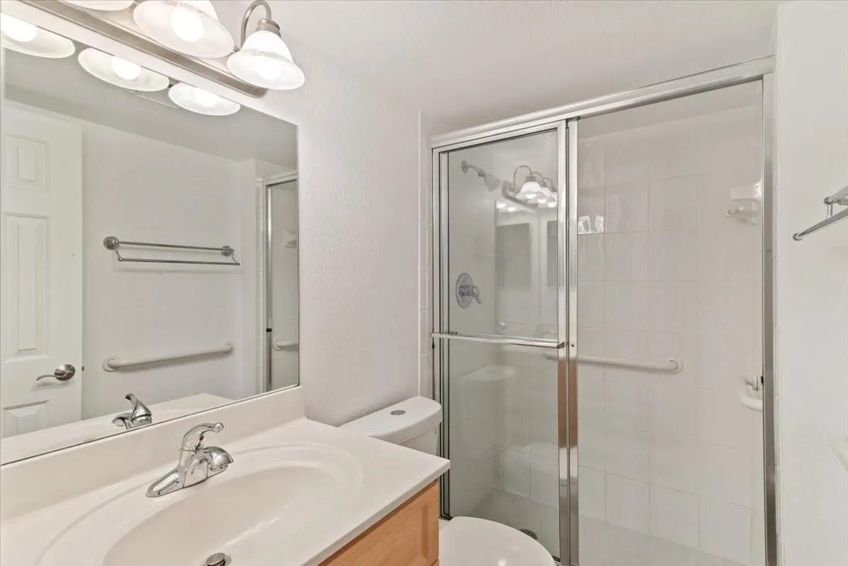 9470 Poinciana Pl, #103
