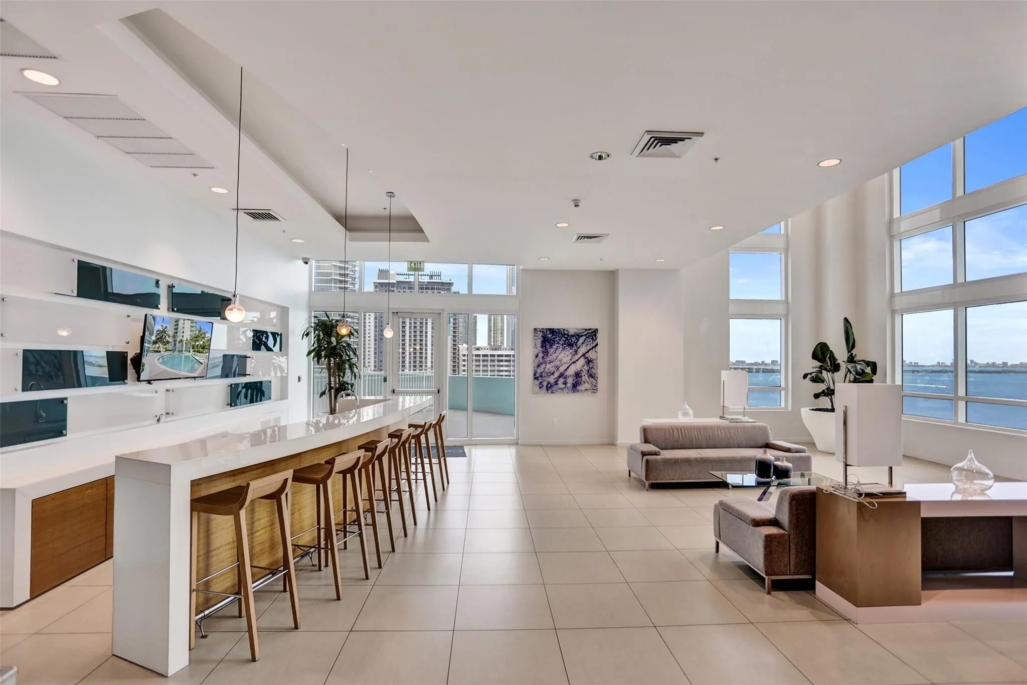 1900 N Bayshore Dr, #715