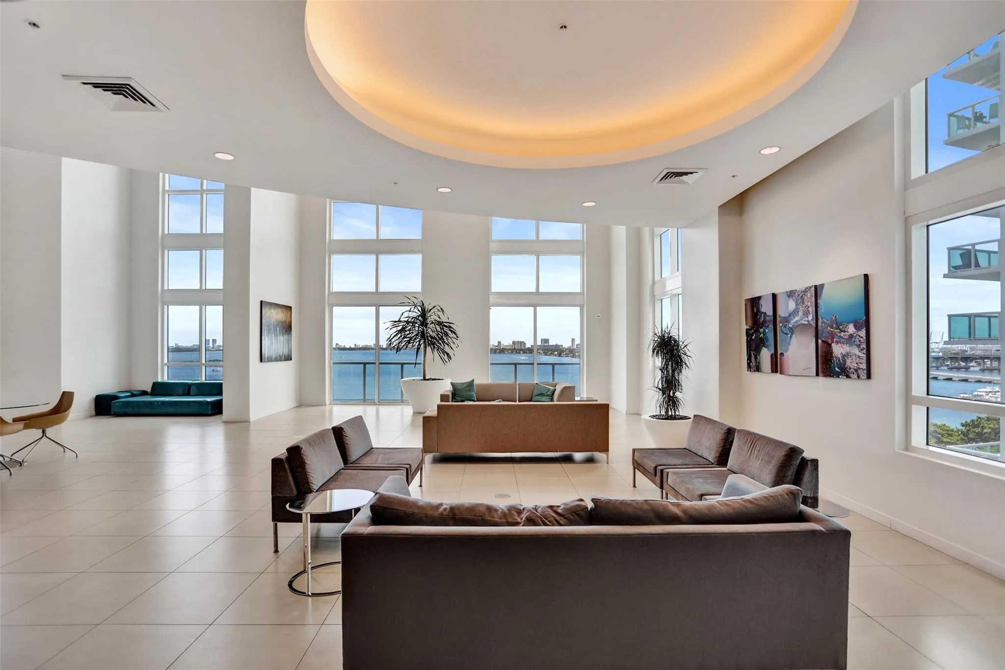 1900 N Bayshore Dr, #715