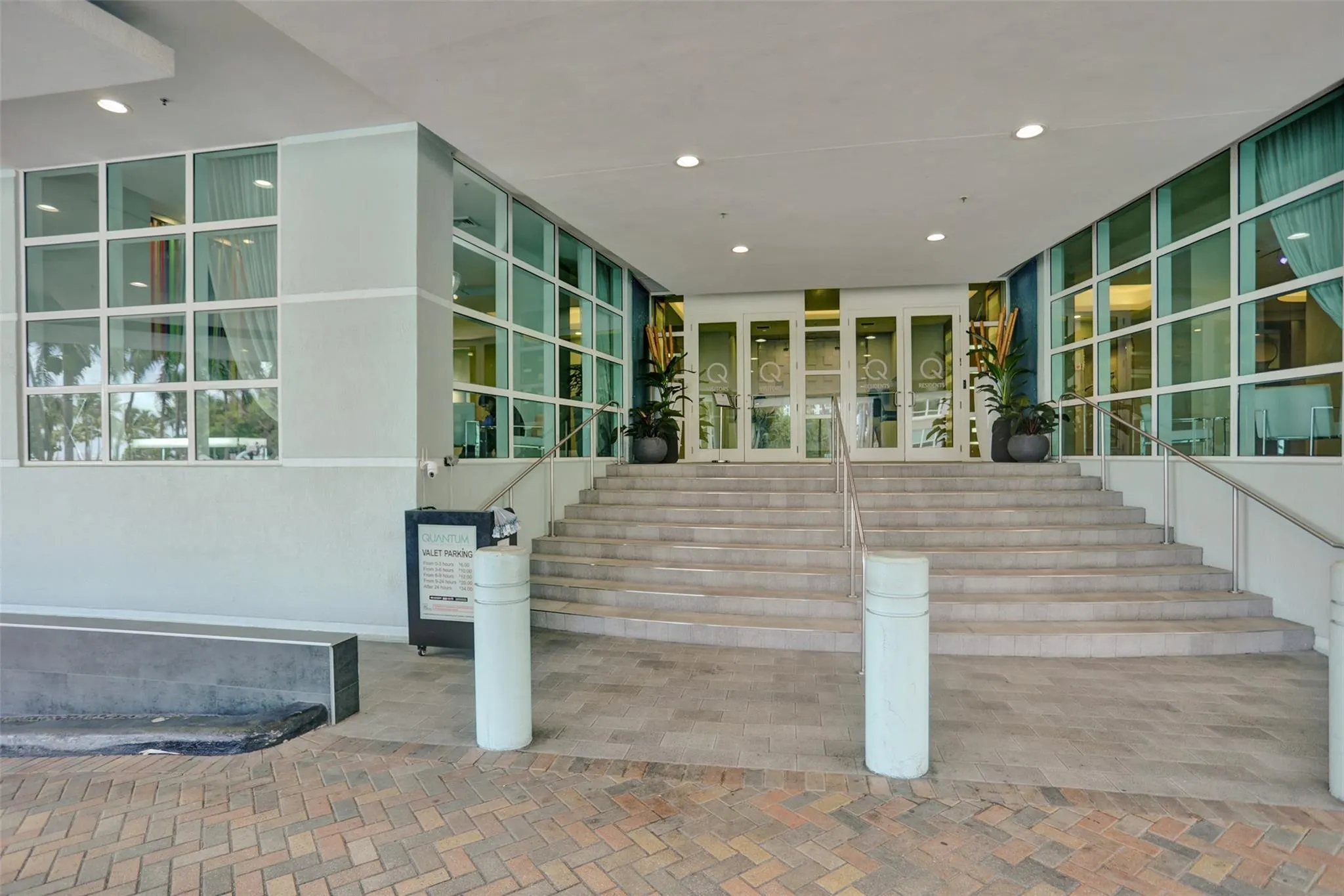 1900 N Bayshore Dr, #715