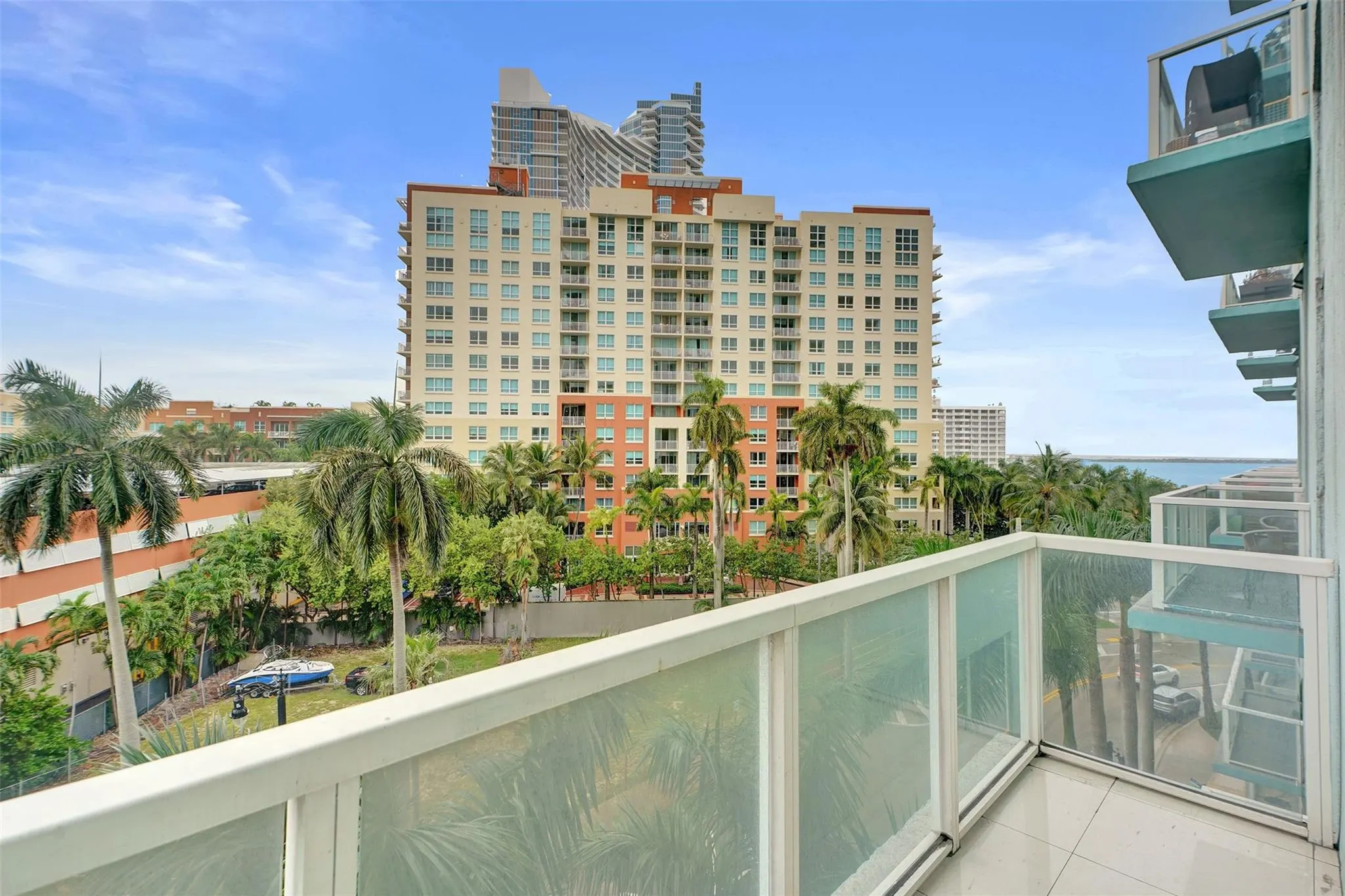 1900 N Bayshore Dr, #715