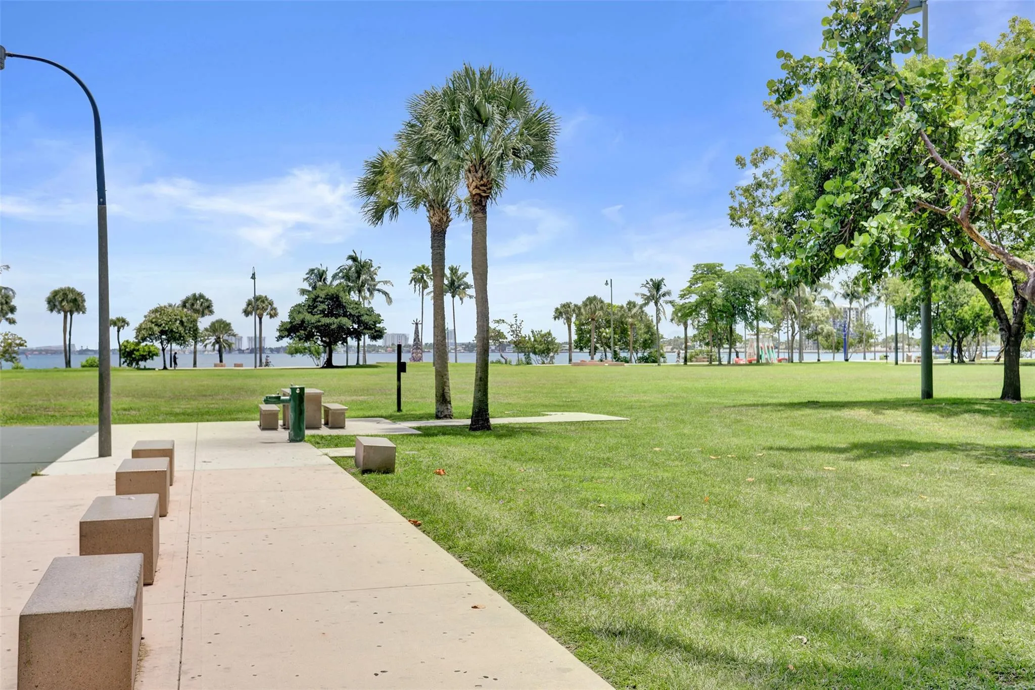 1900 N Bayshore Dr, #715