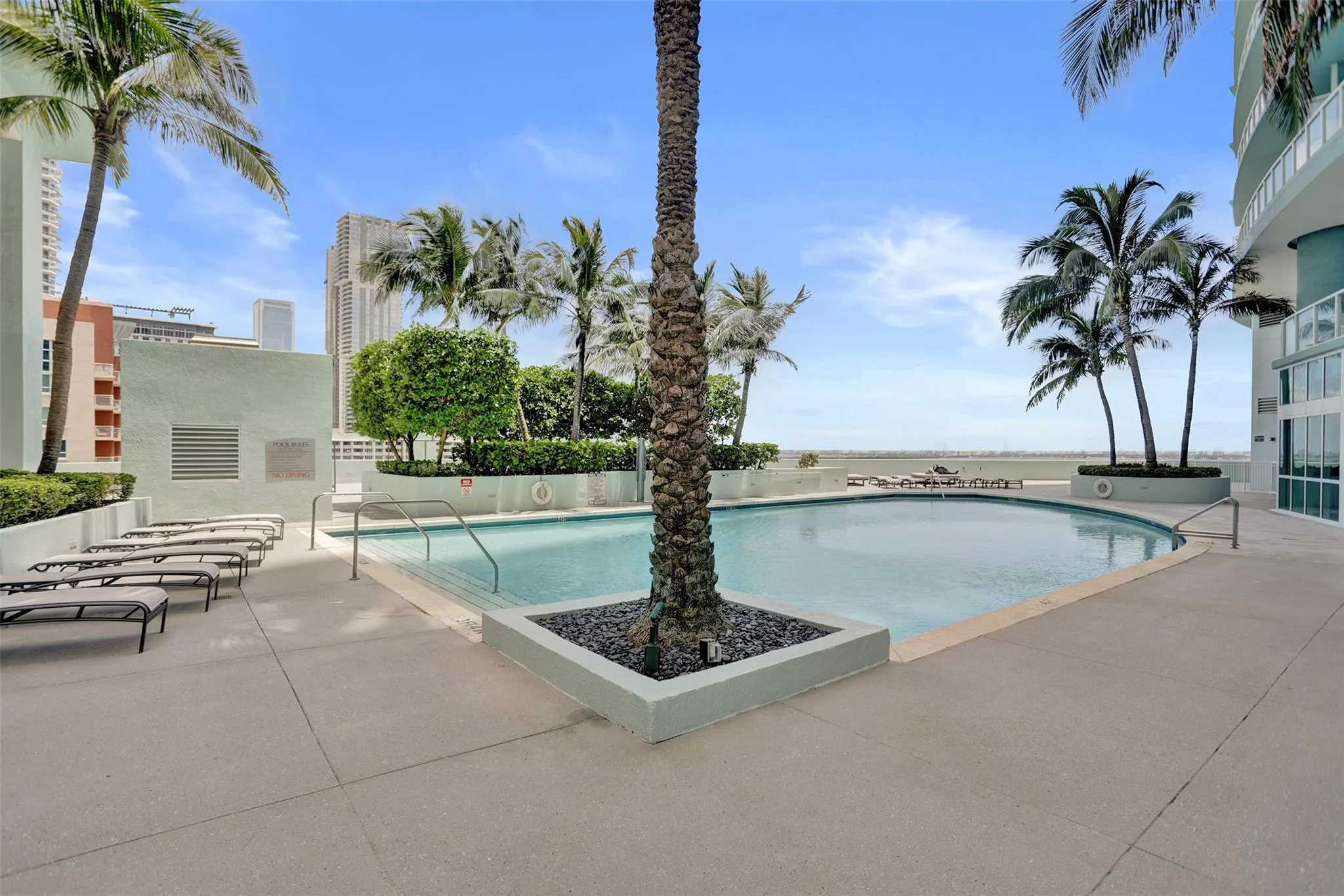 1900 N Bayshore Dr, #715