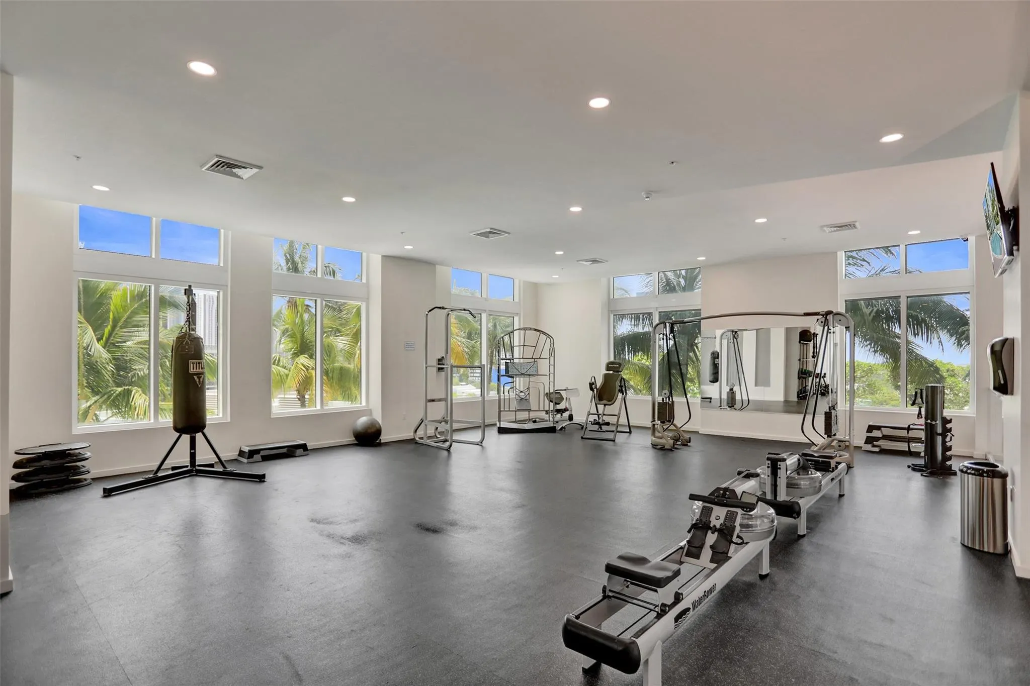 1900 N Bayshore Dr, #715