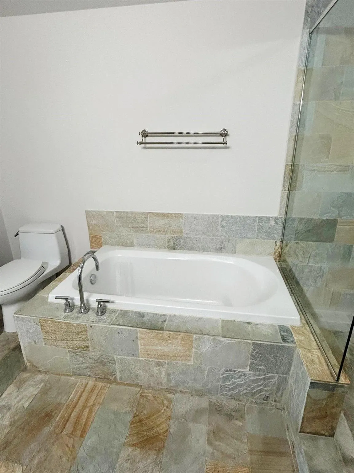 2641 N Flamingo Rd, #2204N