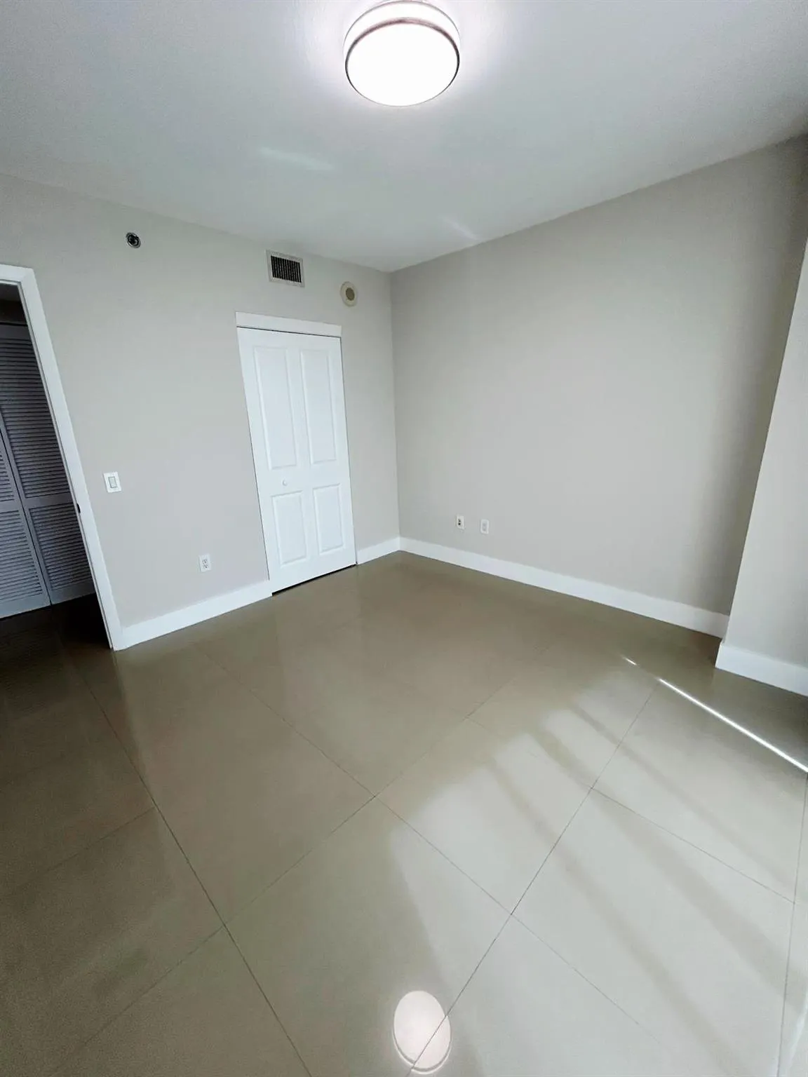 2641 N Flamingo Rd, #2204N