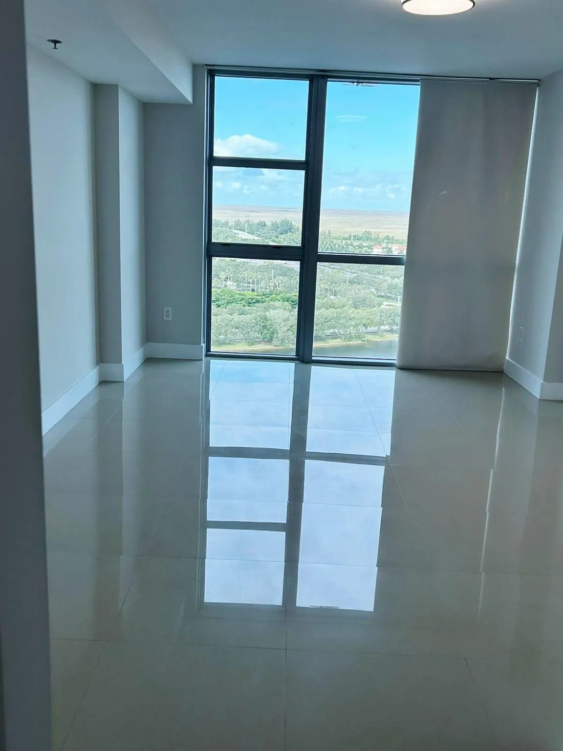 2641 N Flamingo Rd, #2204N