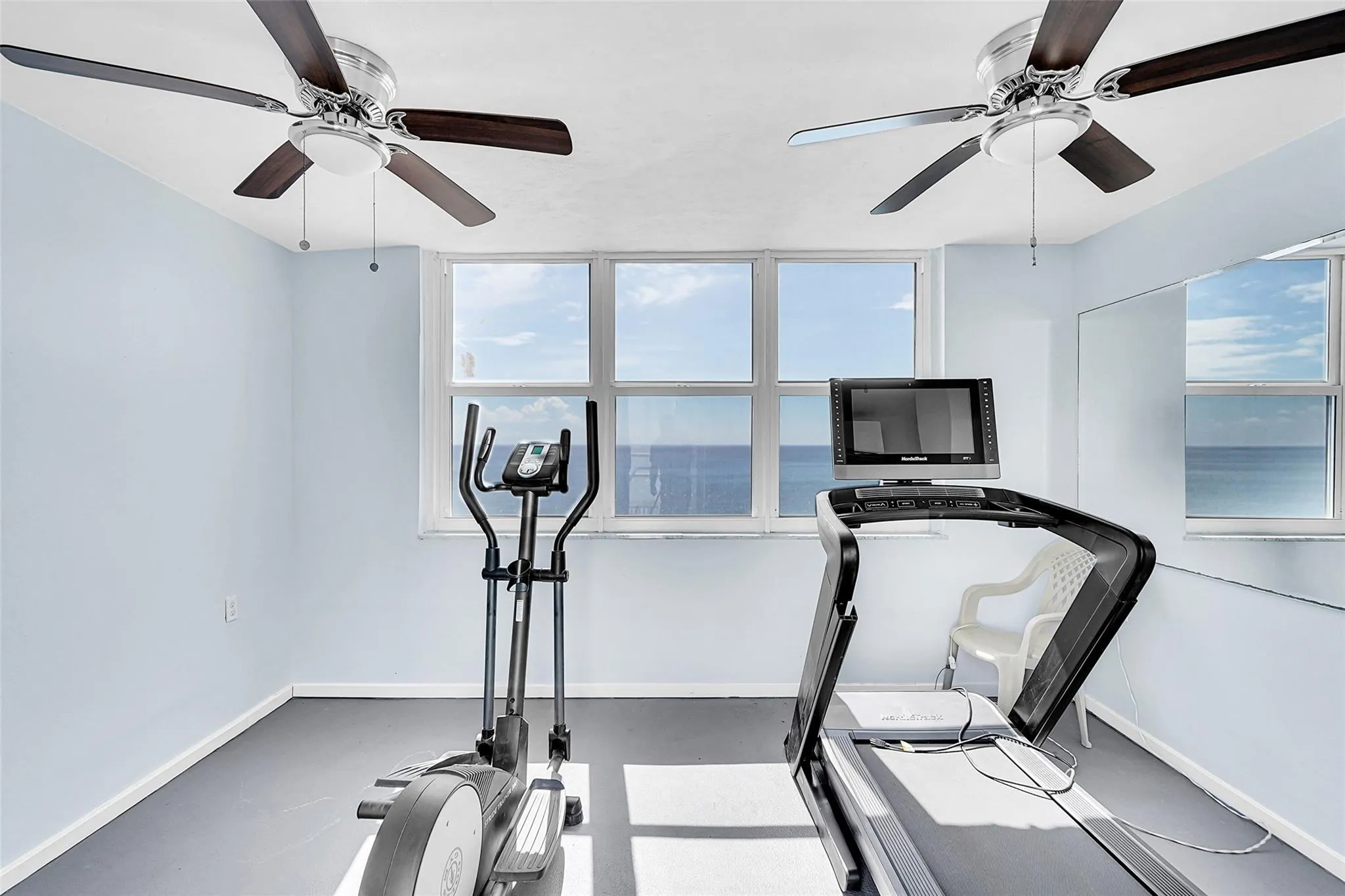 400 N SURF RD, #806