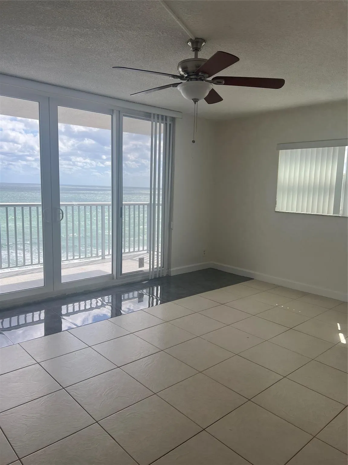 400 N SURF RD, #806