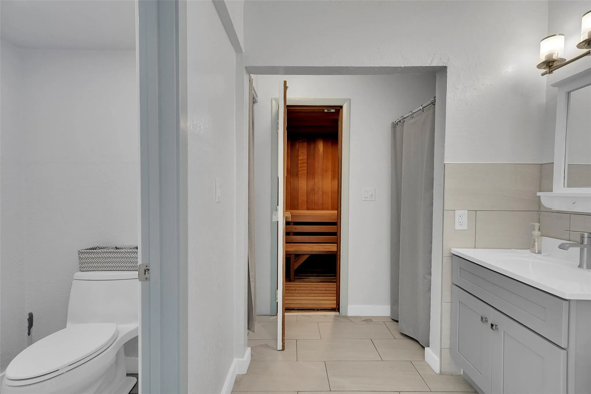 400 N SURF RD, #806
