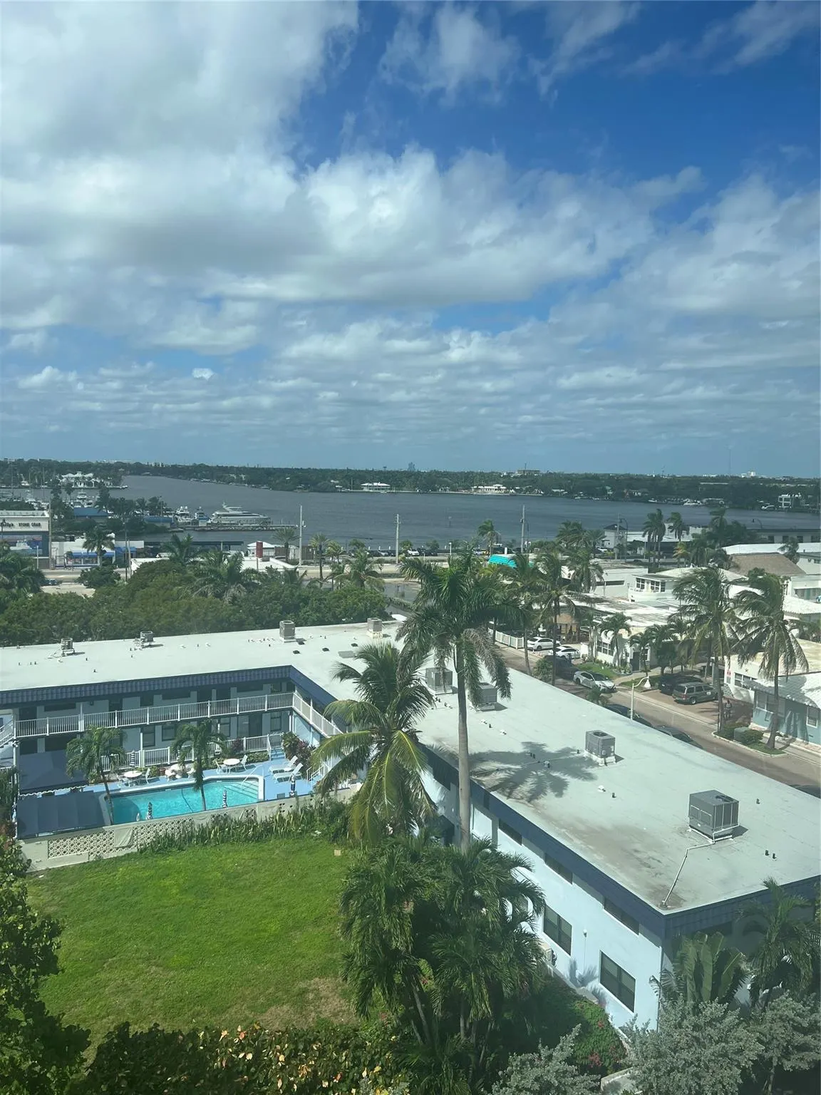 400 N SURF RD, #806