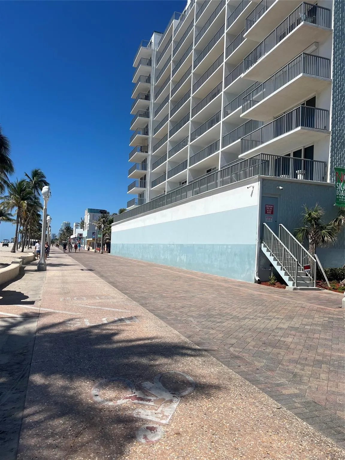 400 N SURF RD, #806