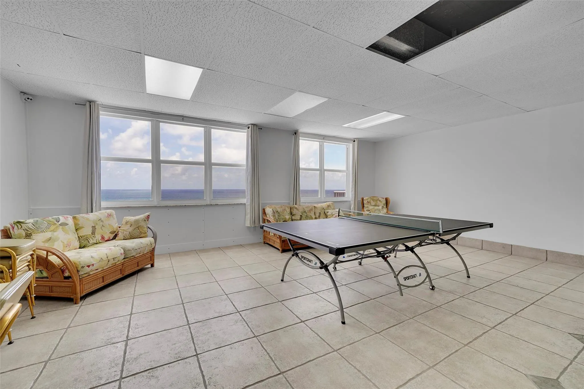400 N SURF RD, #806