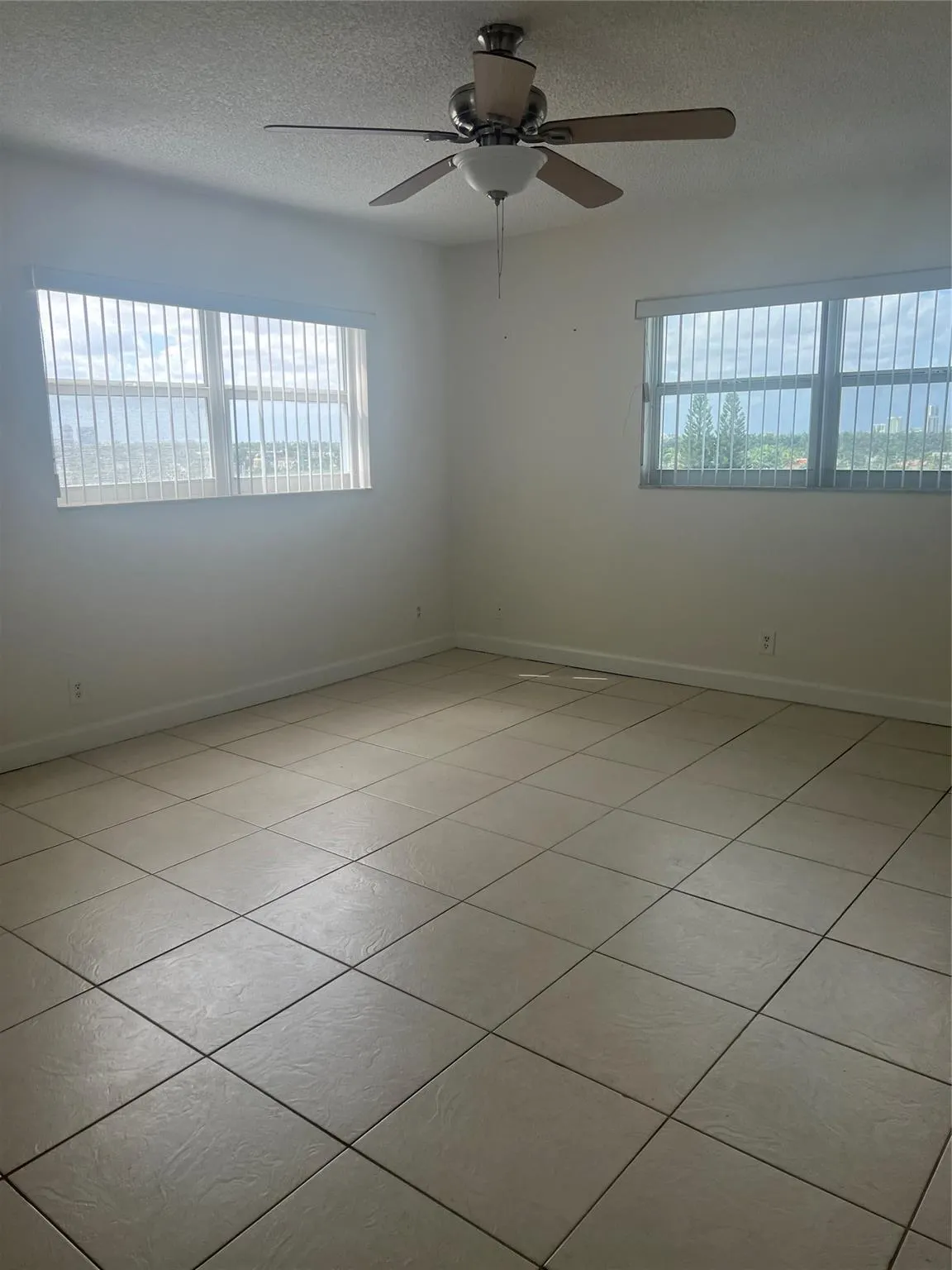 400 N SURF RD, #806