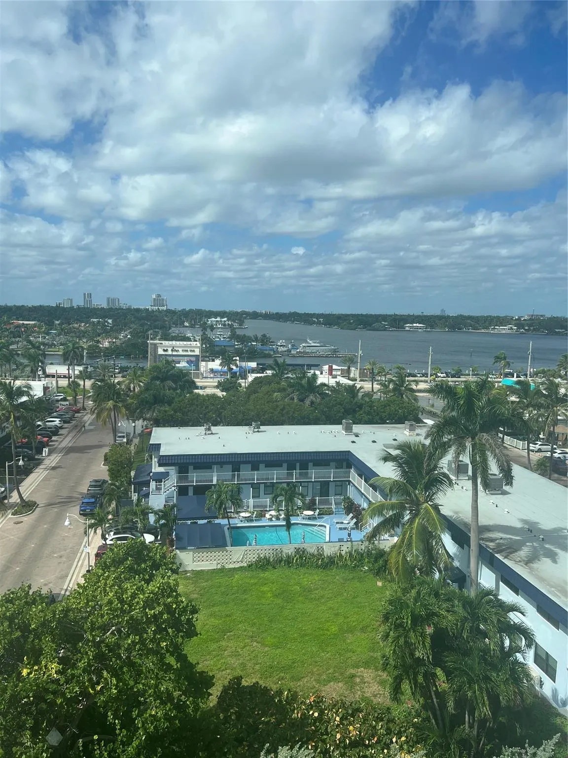 400 N SURF RD, #806