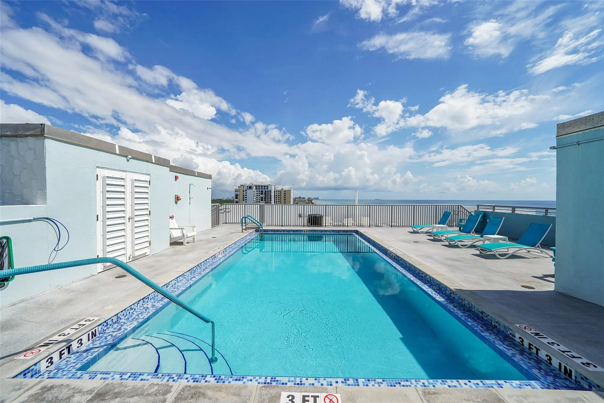 400 N SURF RD, #806