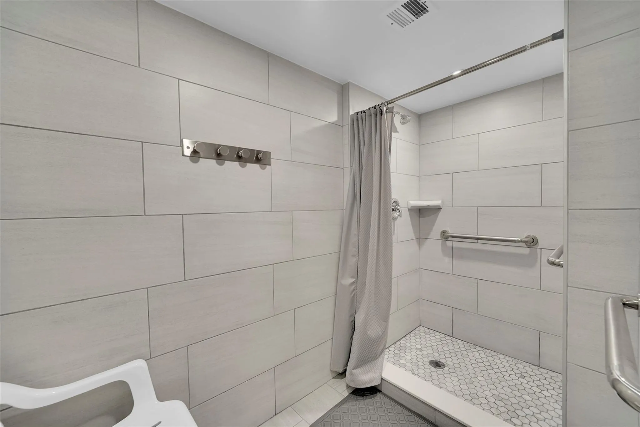 400 N SURF RD, #806