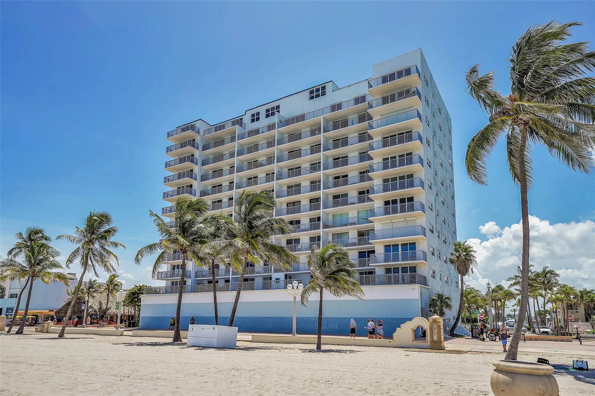 400 N SURF RD, #806