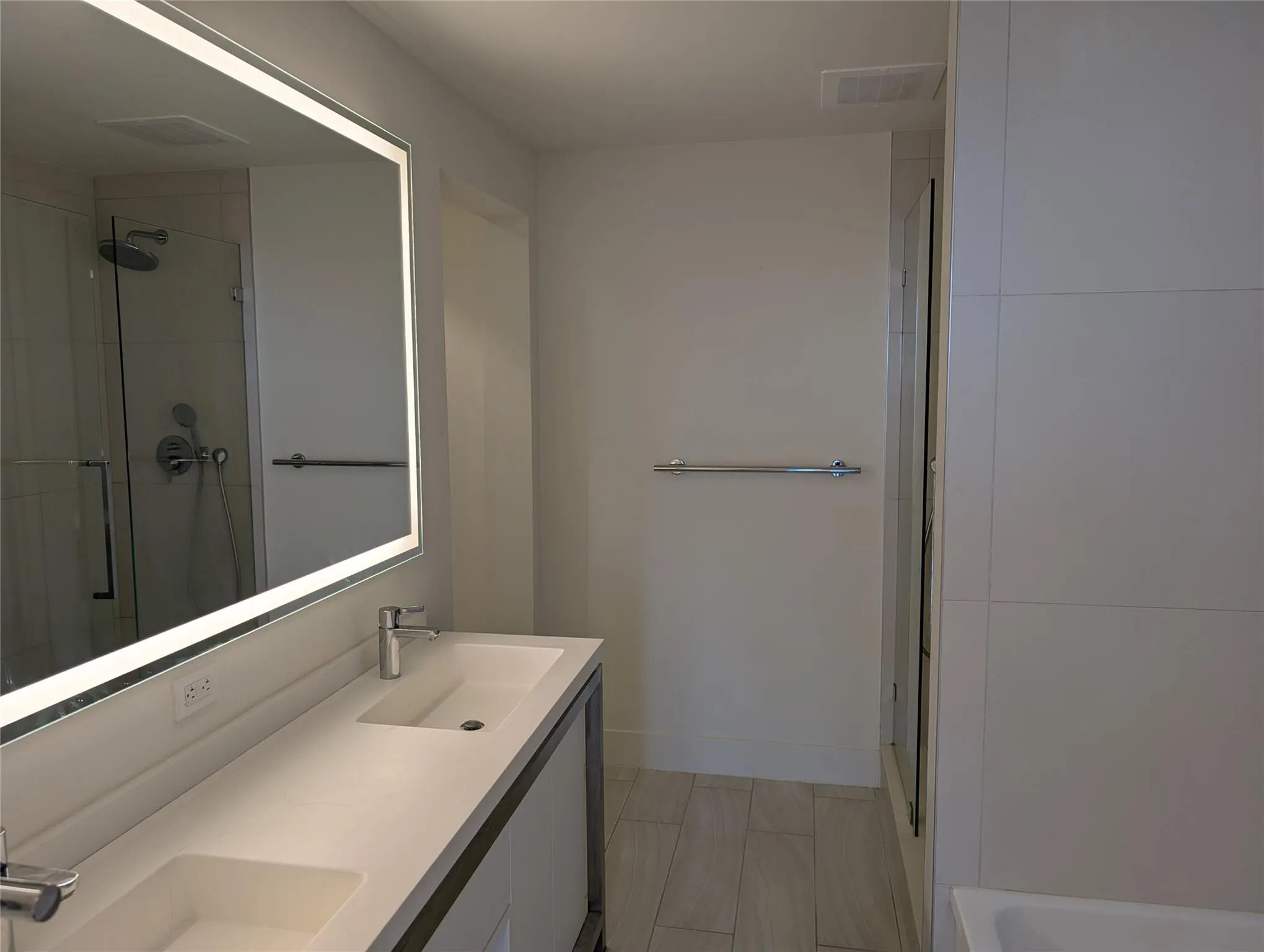 2000 Metropica Way, #1501