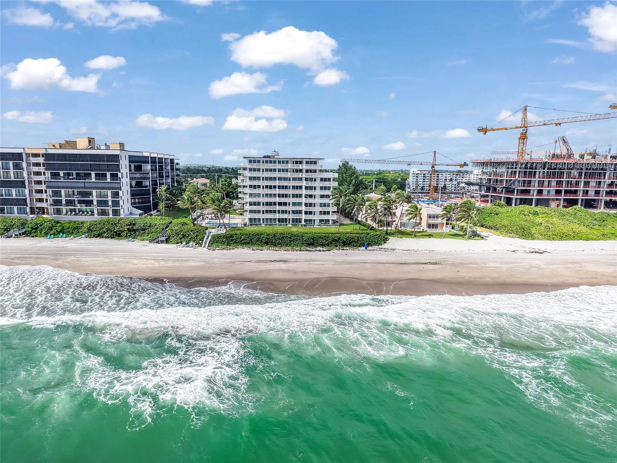 1169 Hillsboro Mile, #717