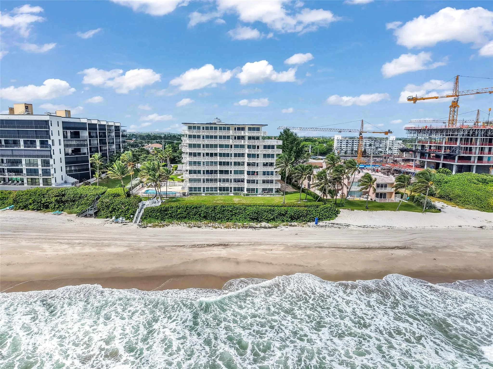 1169 Hillsboro Mile, #717