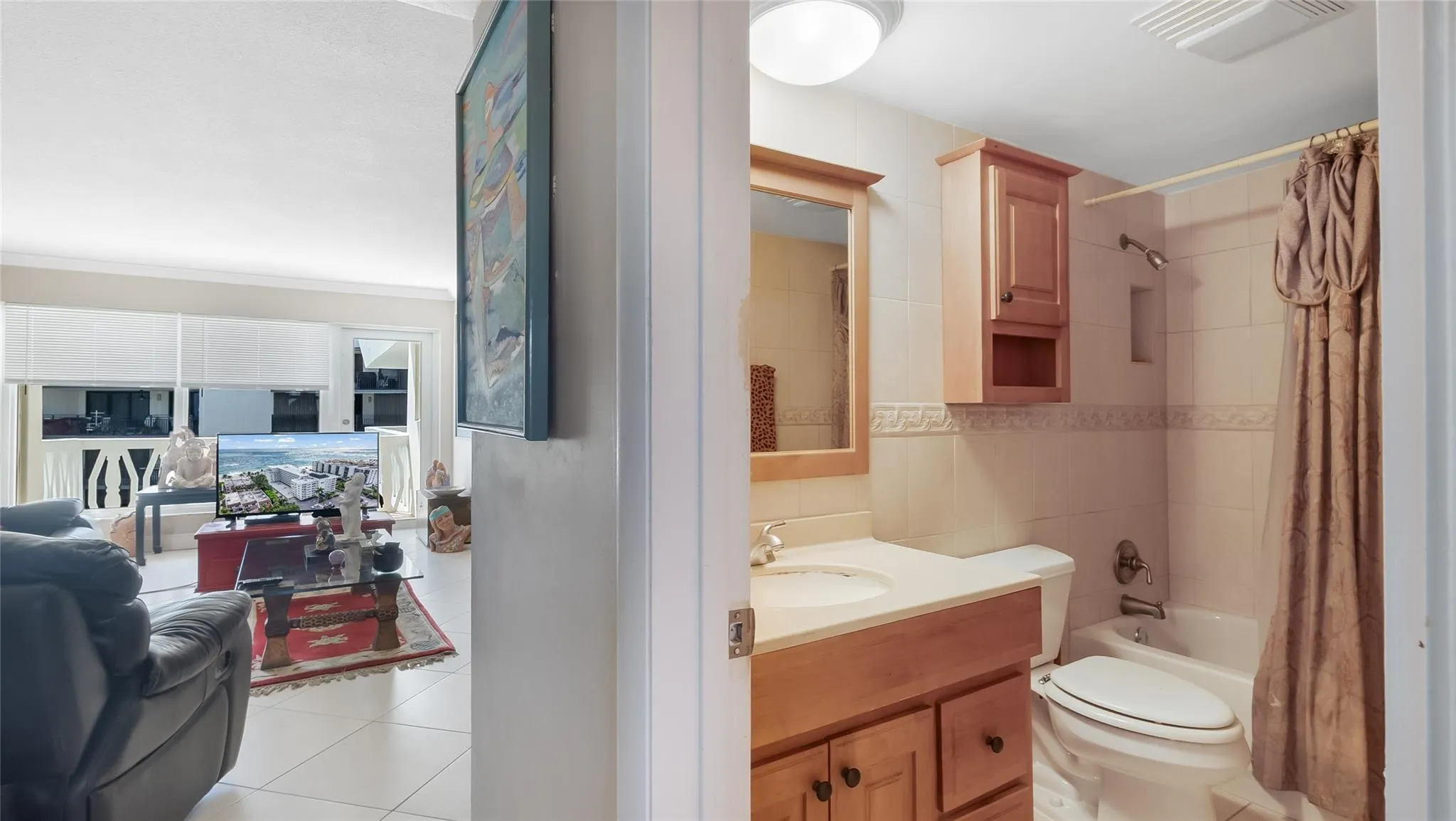 1169 Hillsboro Mile, #717