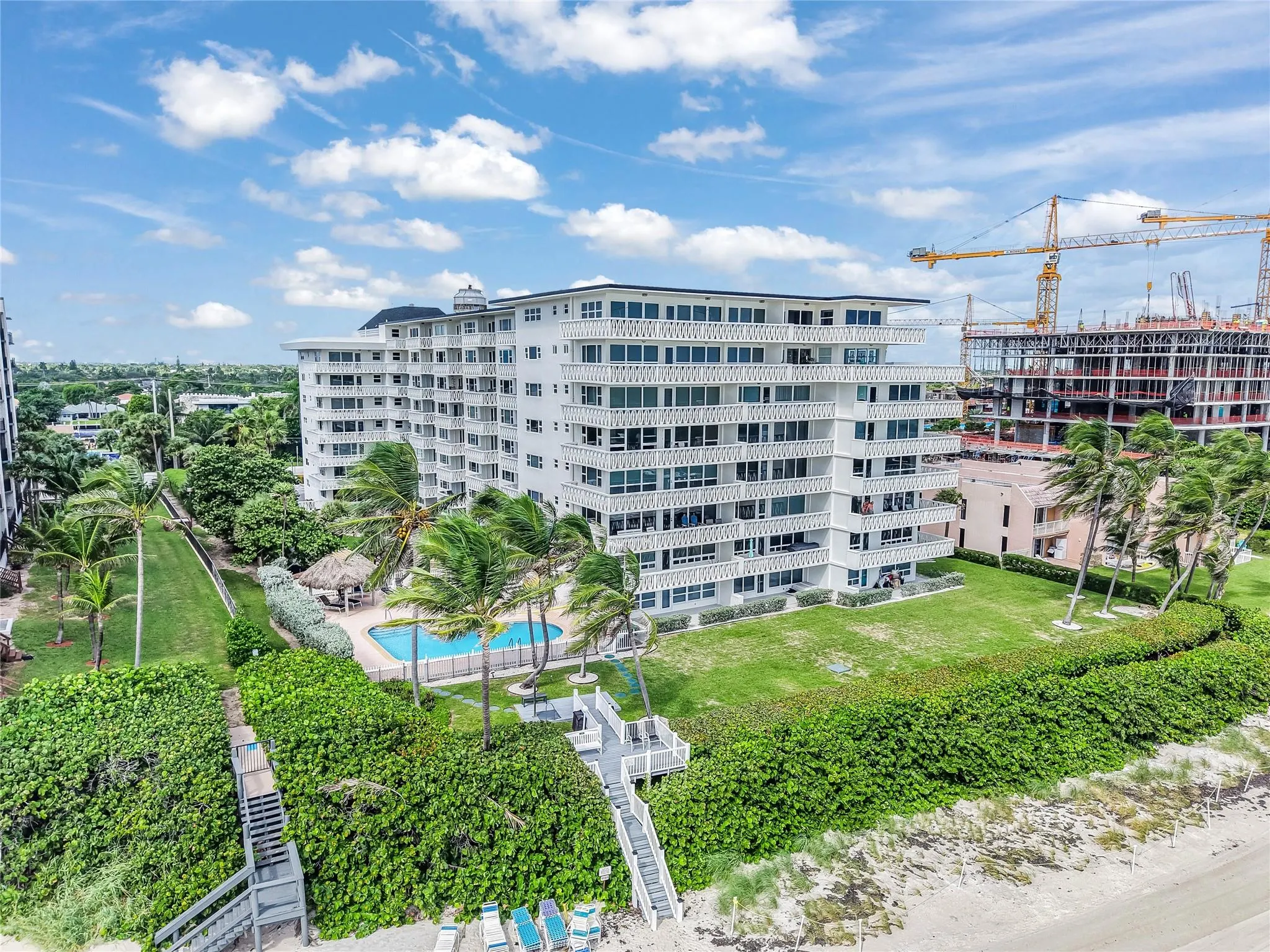 1169 Hillsboro Mile, #717