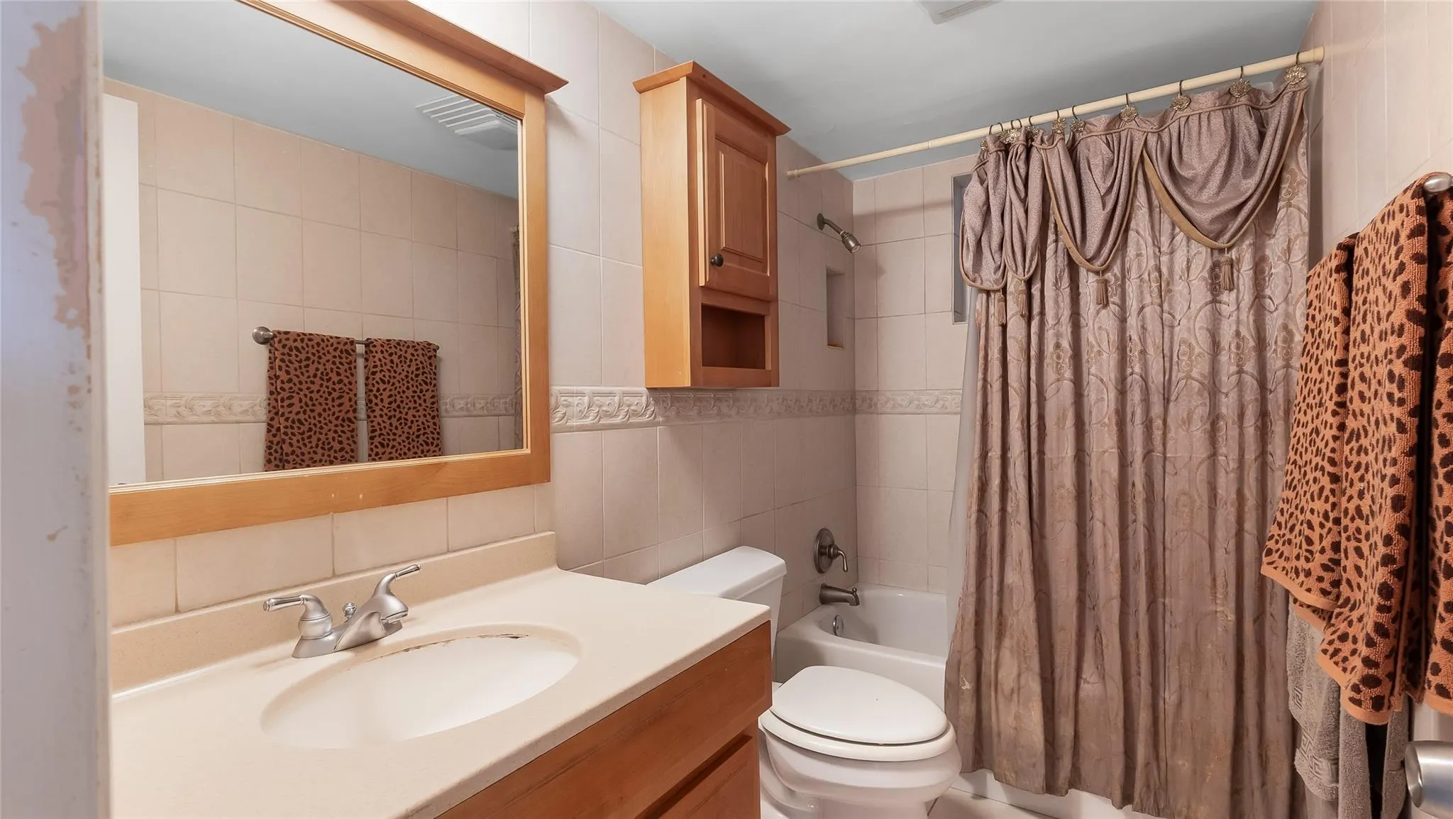 1169 Hillsboro Mile, #717