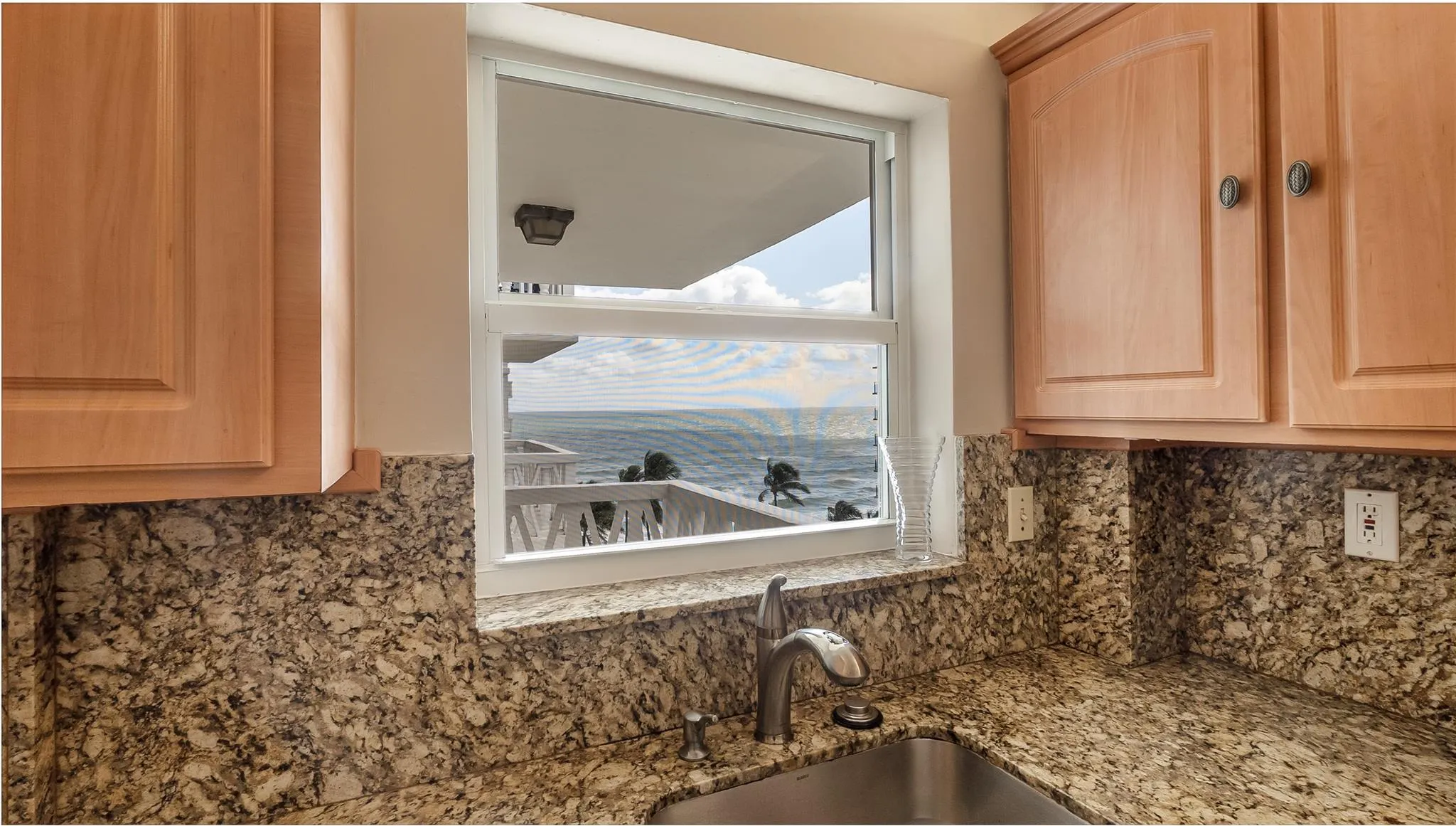 1169 Hillsboro Mile, #717