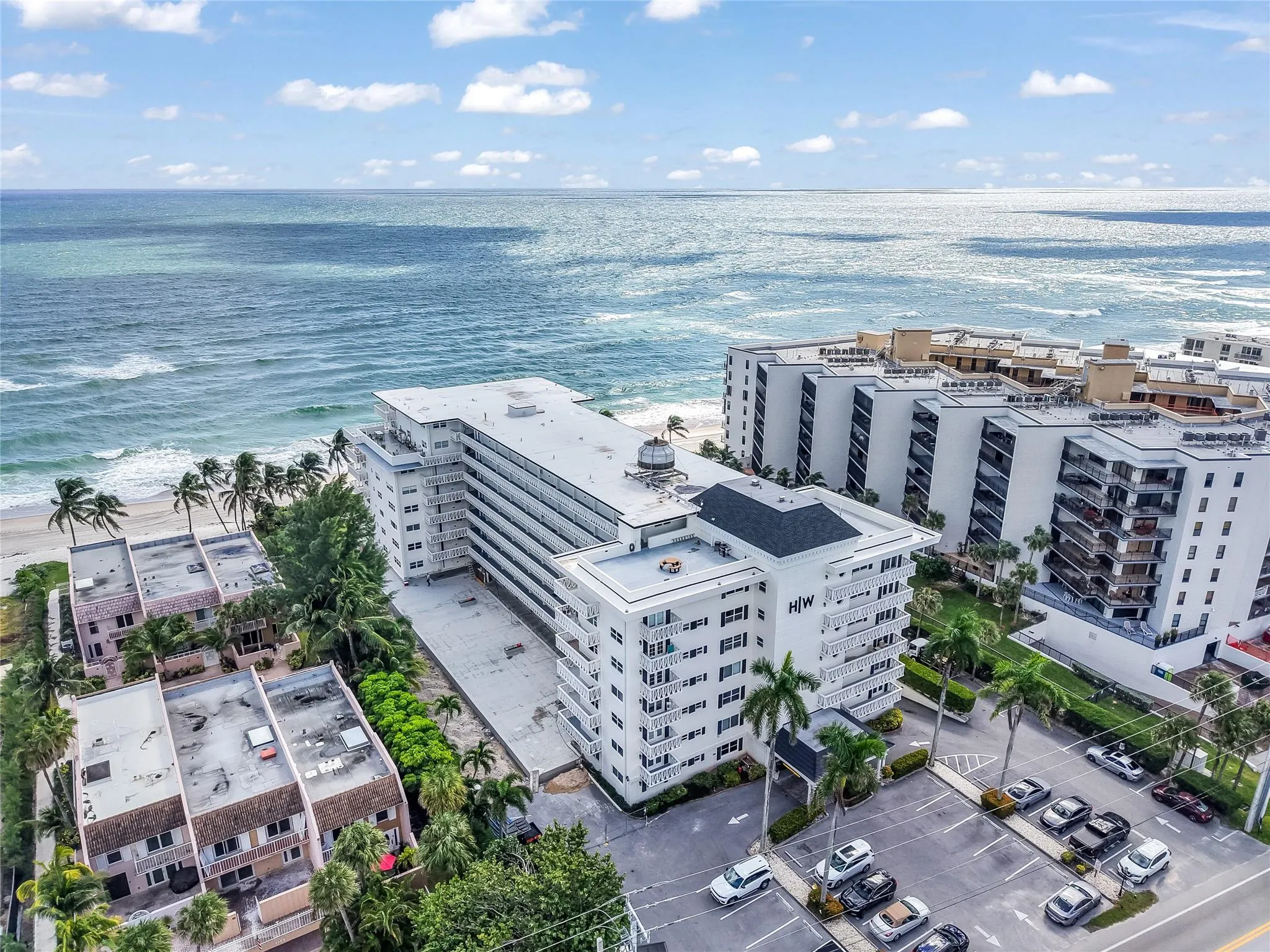 1169 Hillsboro Mile, #717