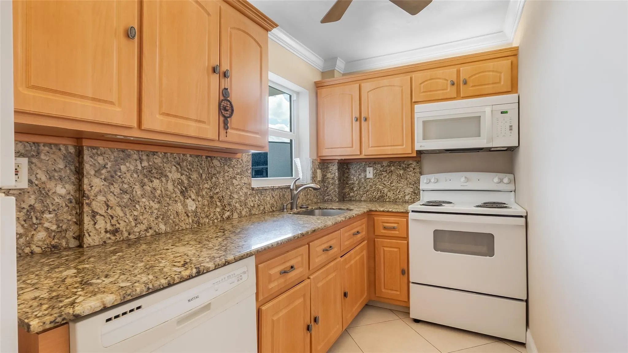 1169 Hillsboro Mile, #717