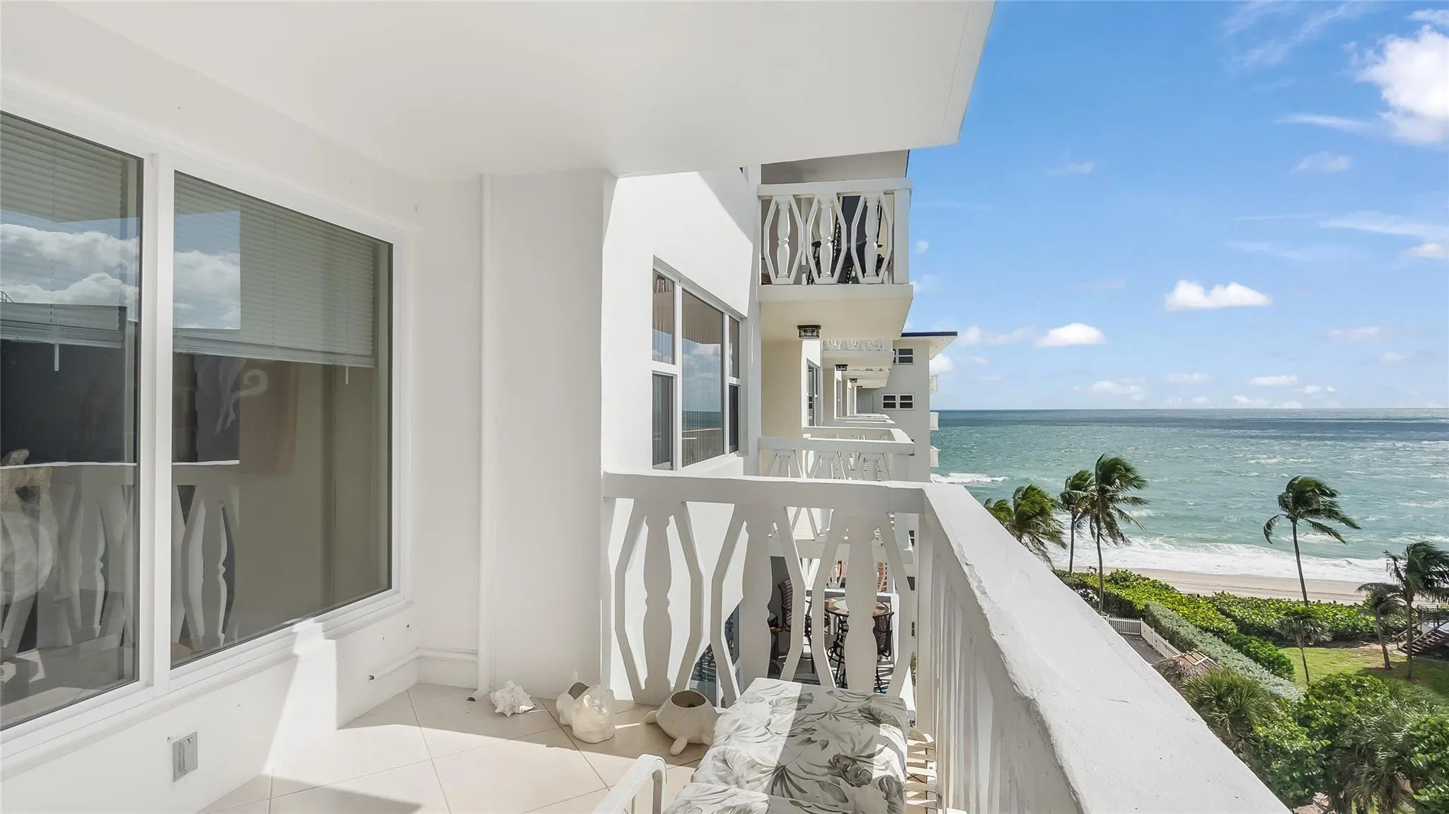 1169 Hillsboro Mile, #717