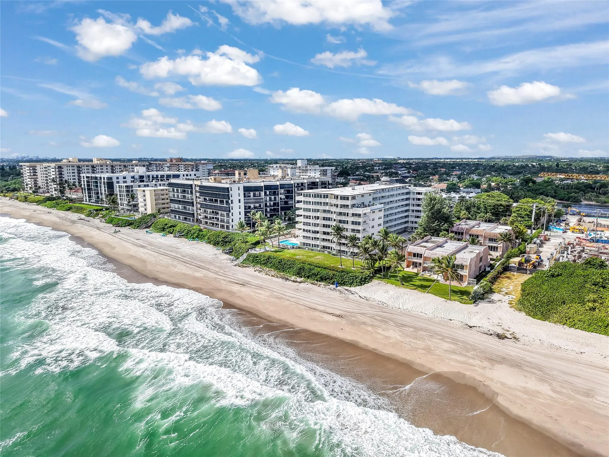 1169 Hillsboro Mile, #717