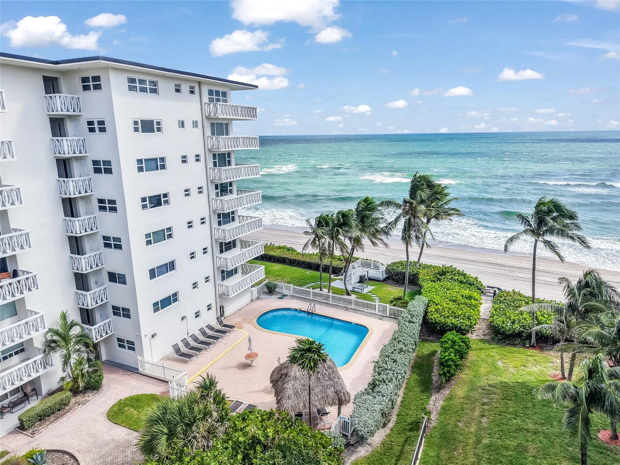 1169 Hillsboro Mile, #717