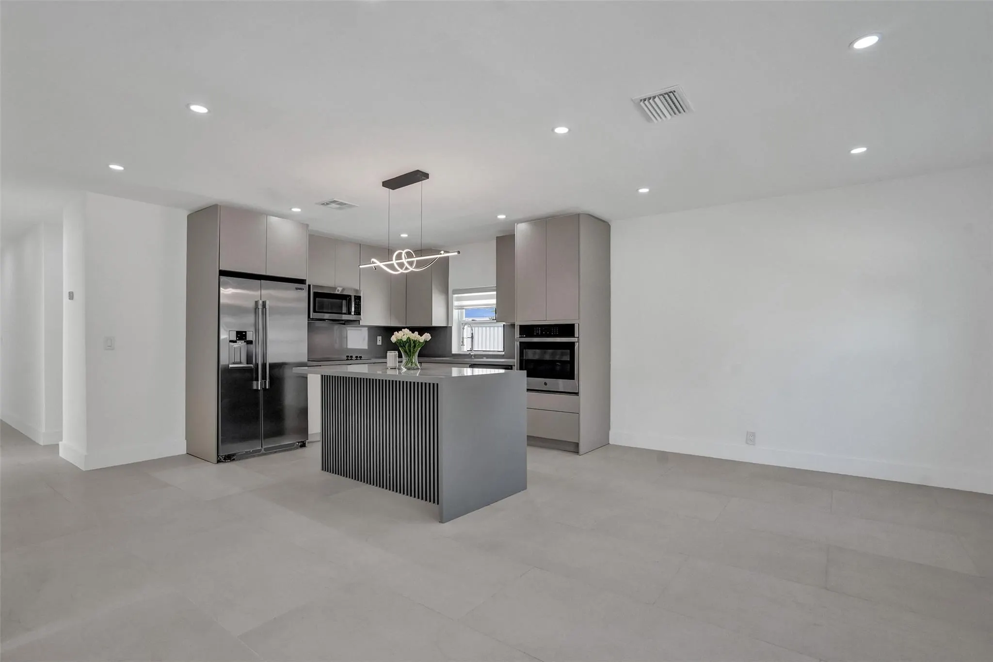1010 N 16th Ave