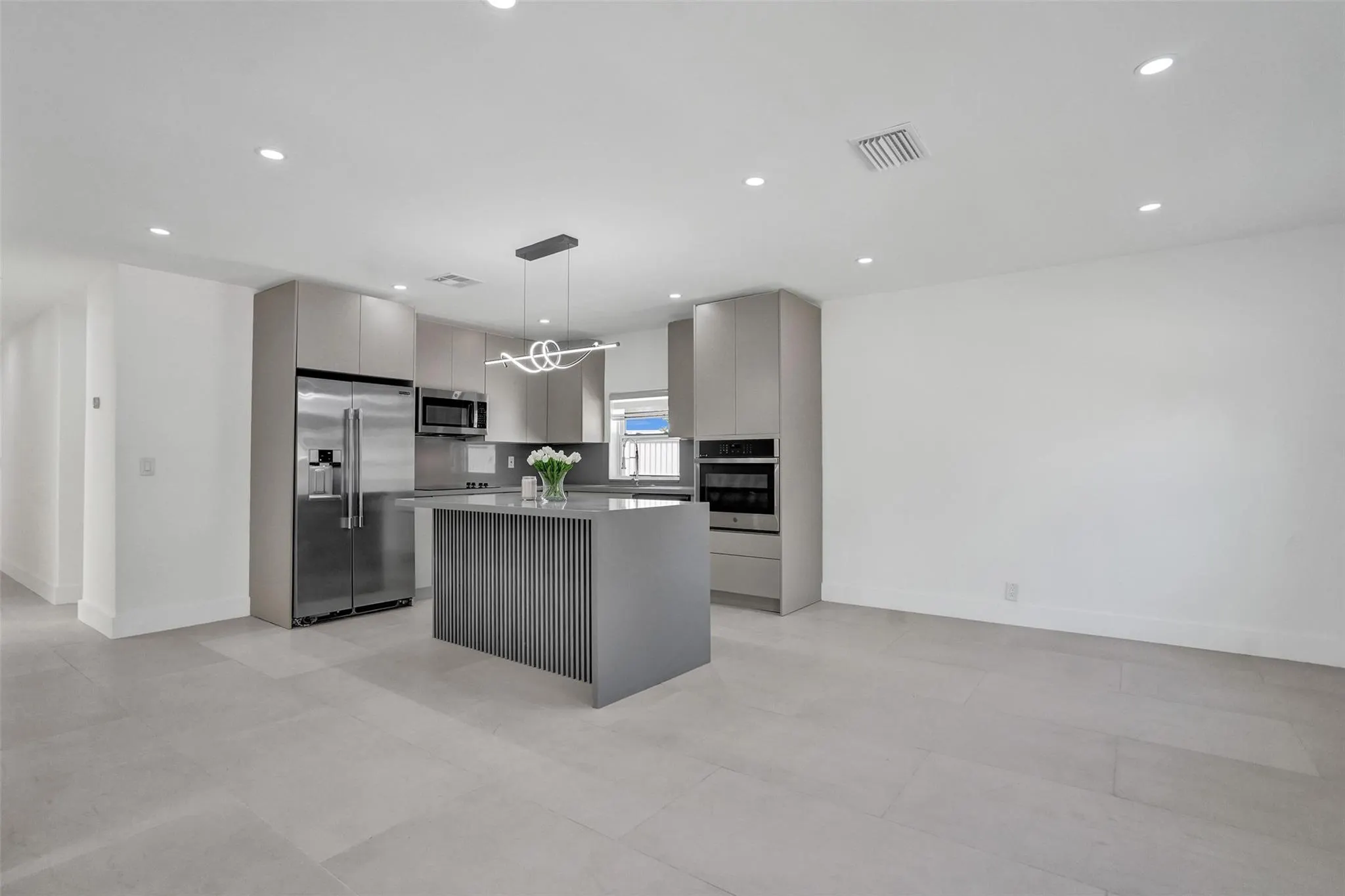 1010 N 16th Ave
