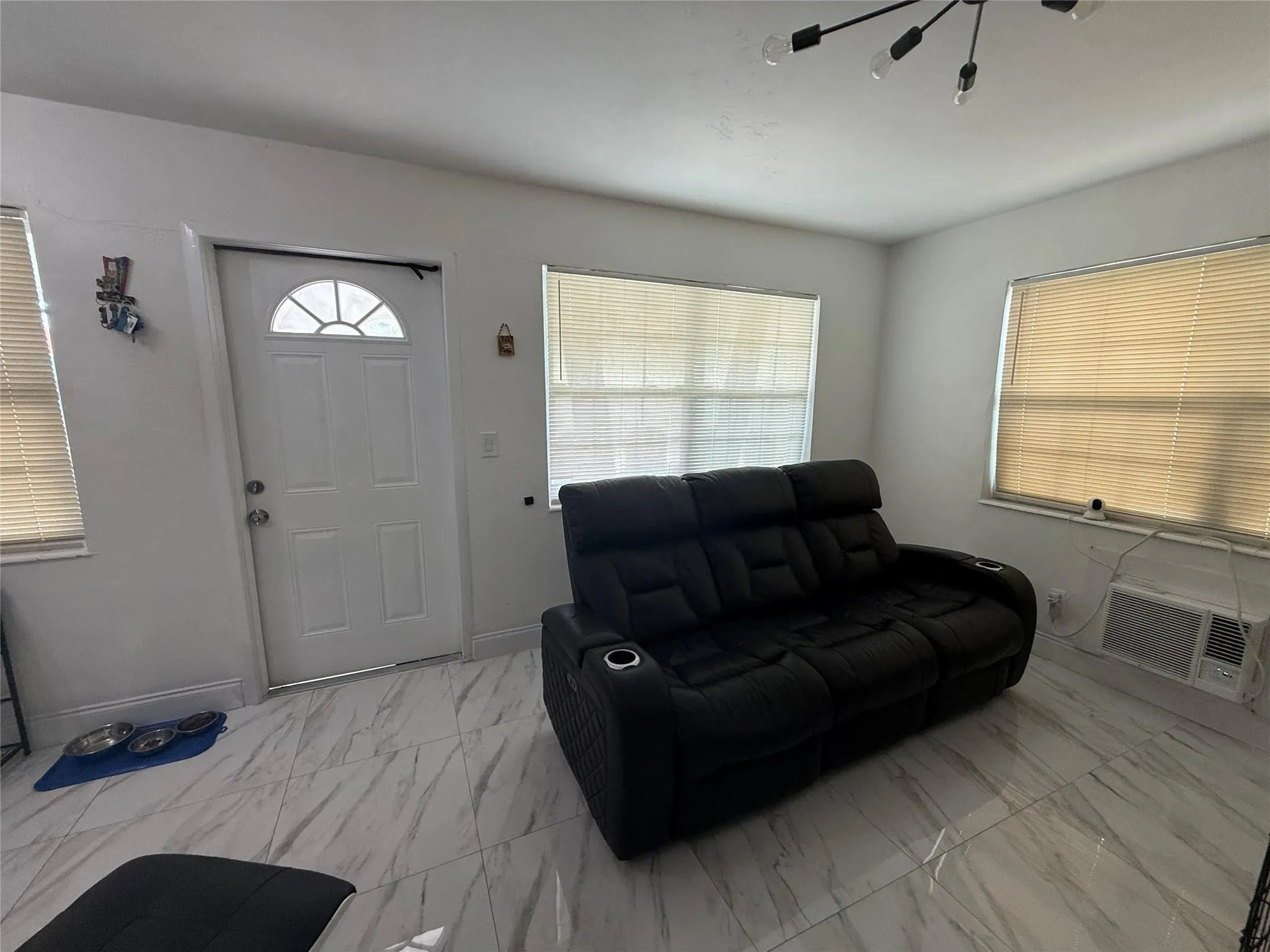 421 NE 11th St, #1