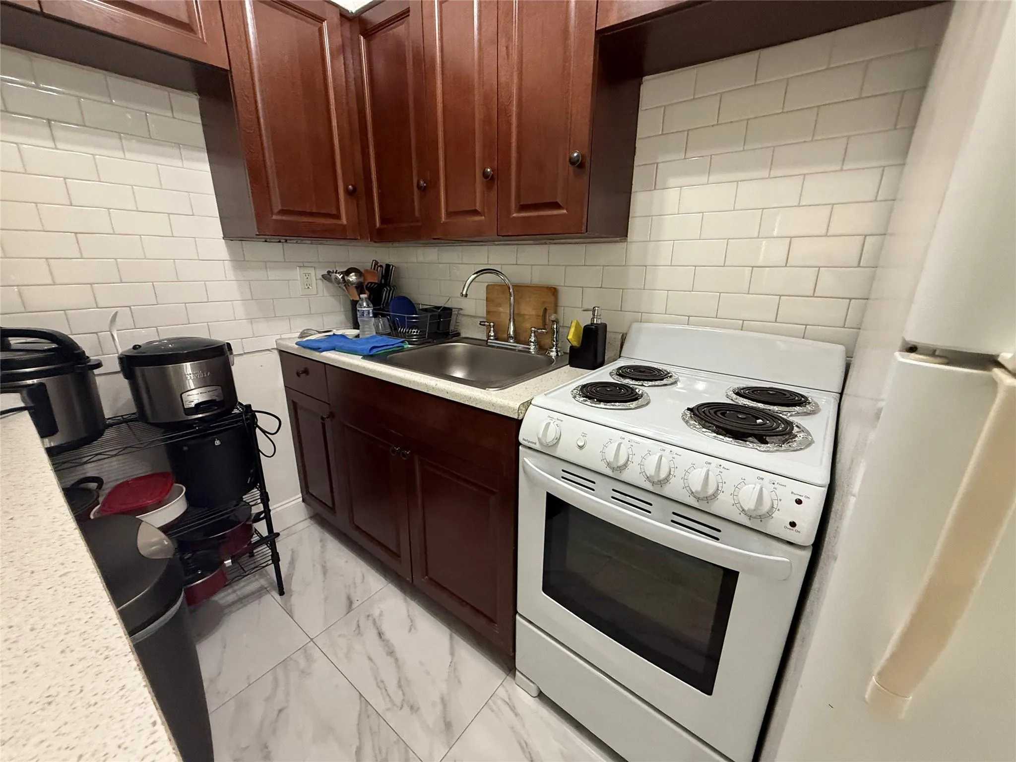 421 NE 11th St, #1