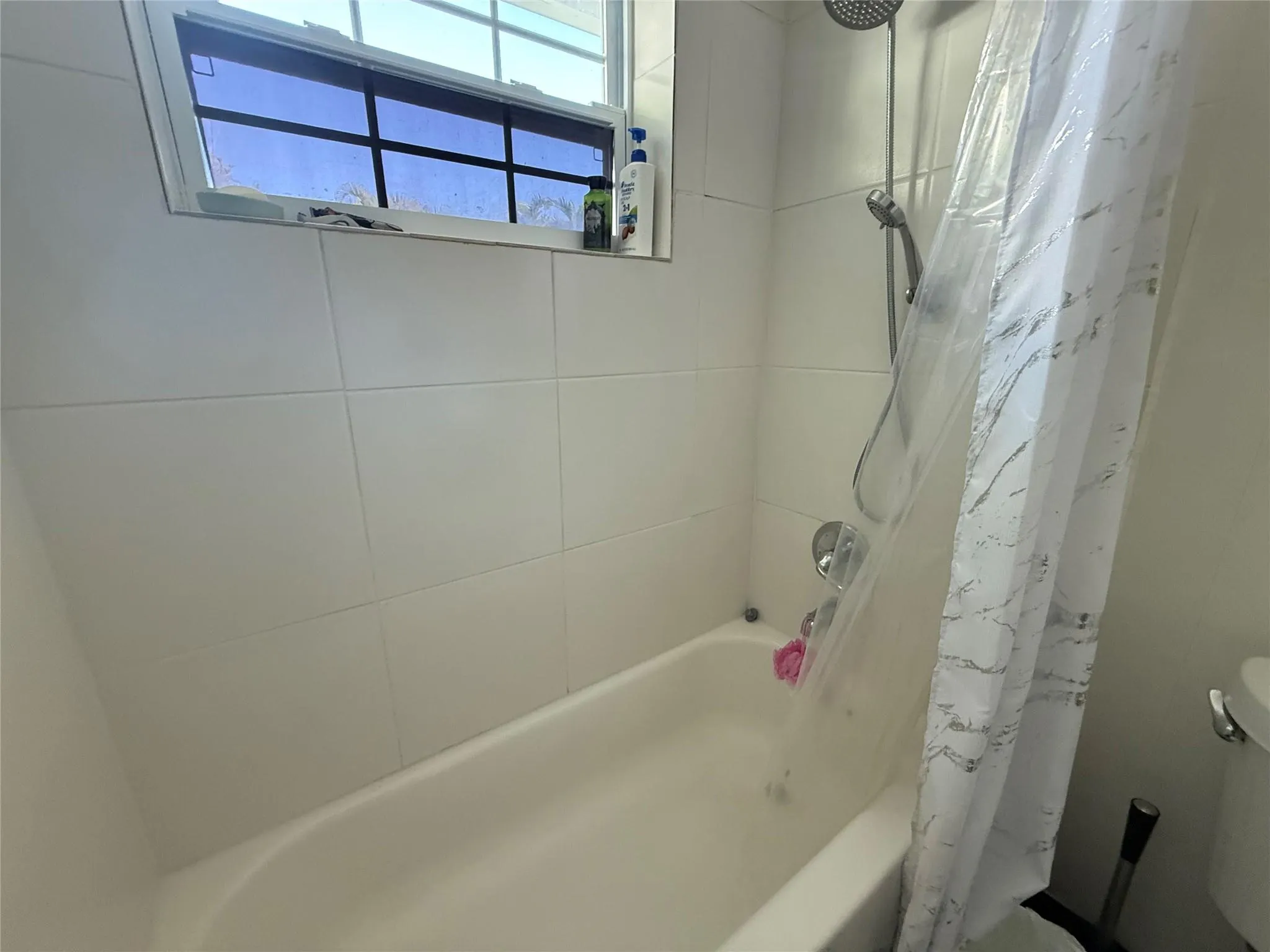421 NE 11th St, #1