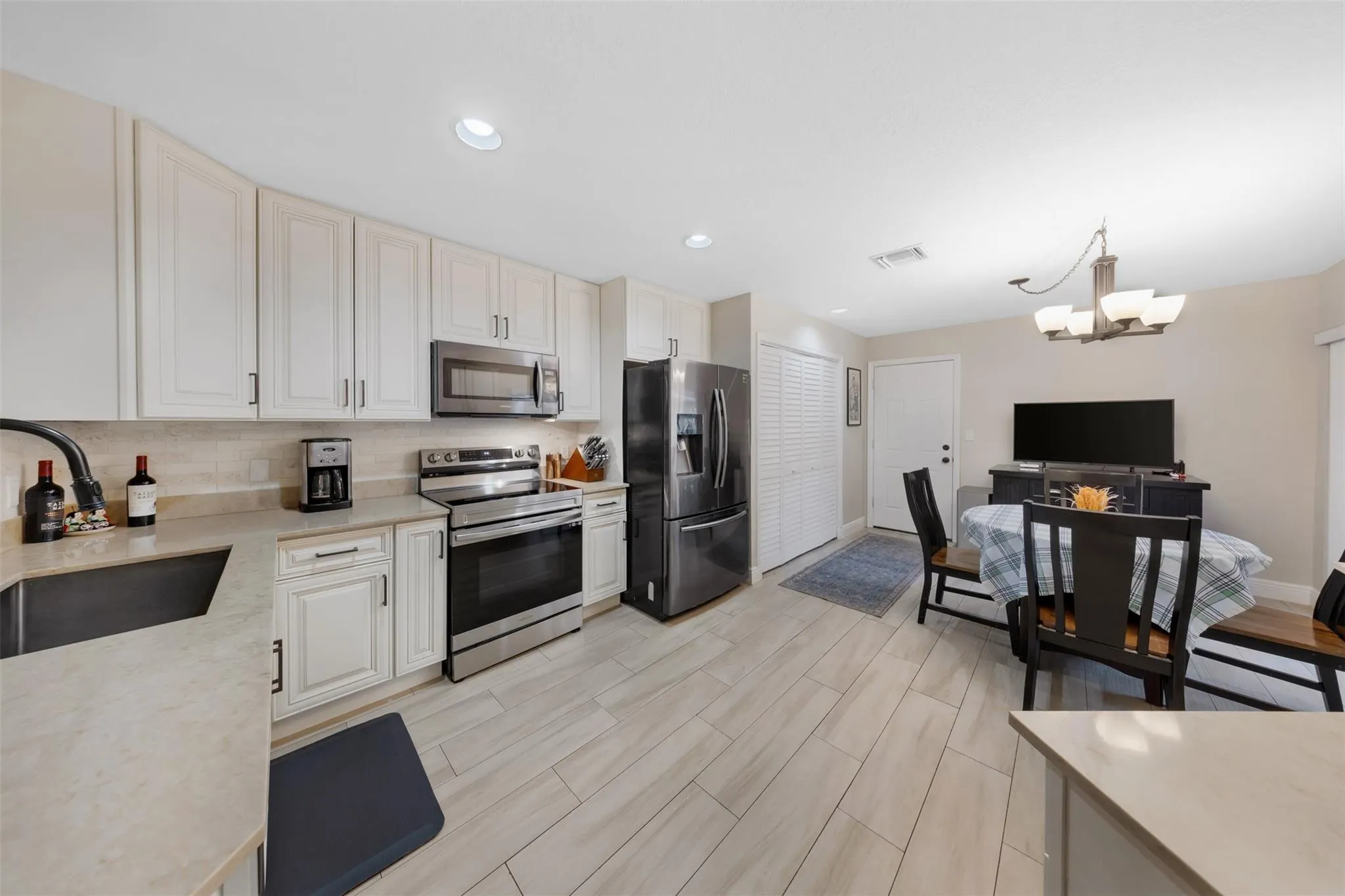 4115 Carriage Dr, #P2