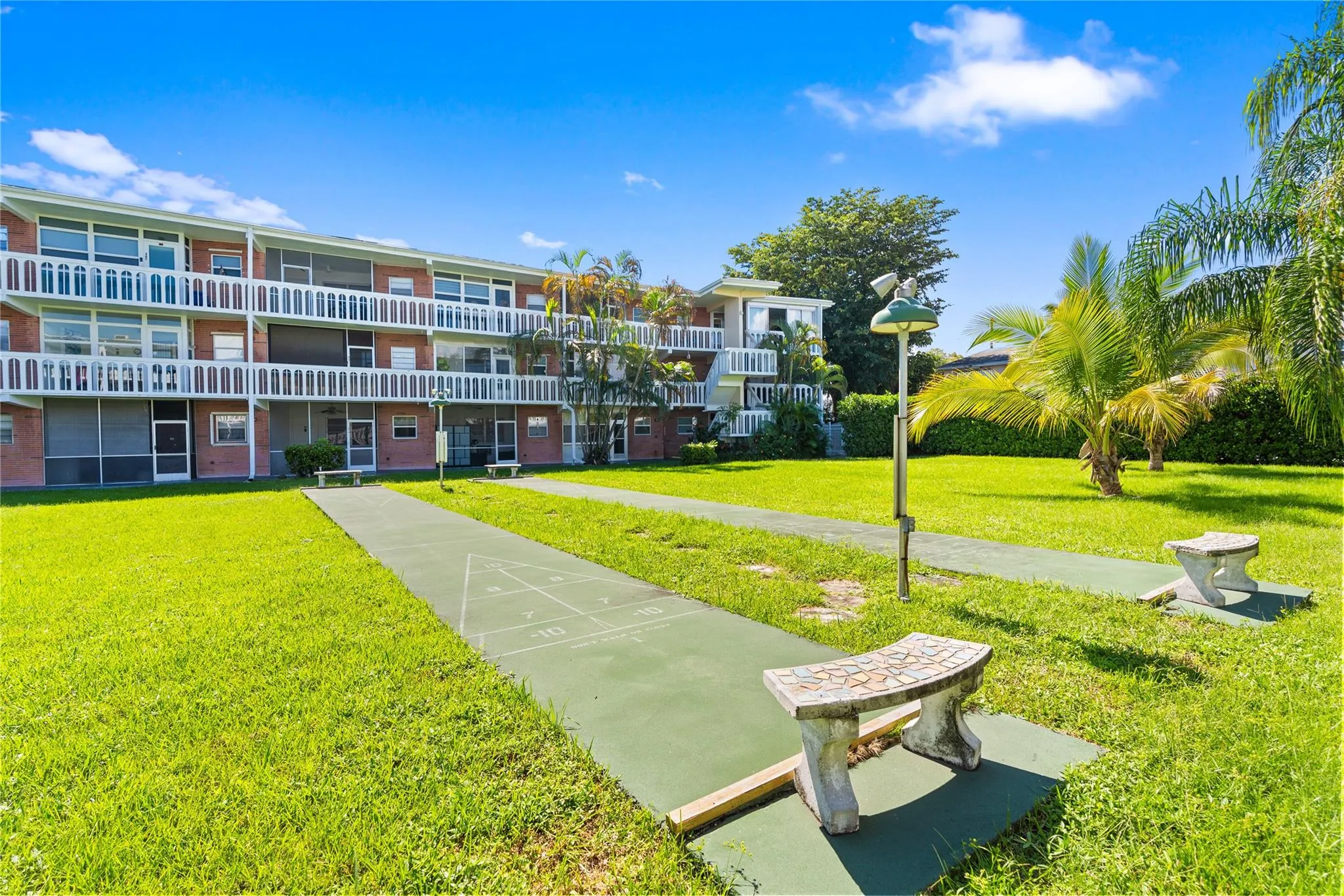 161 NE 10th Ave, #3B