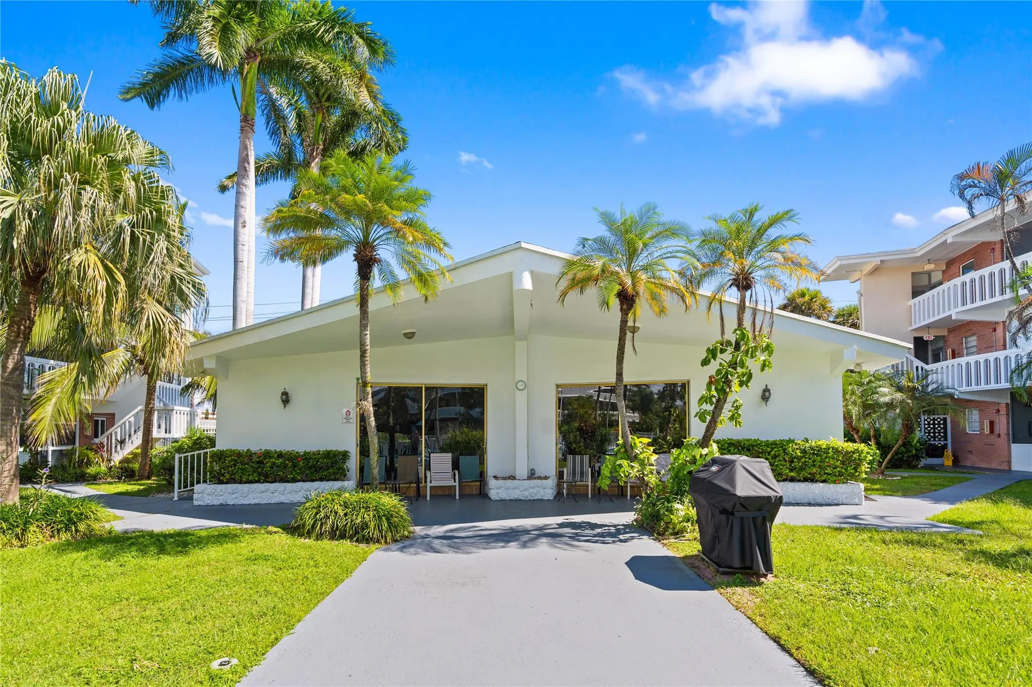 161 NE 10th Ave, #3B