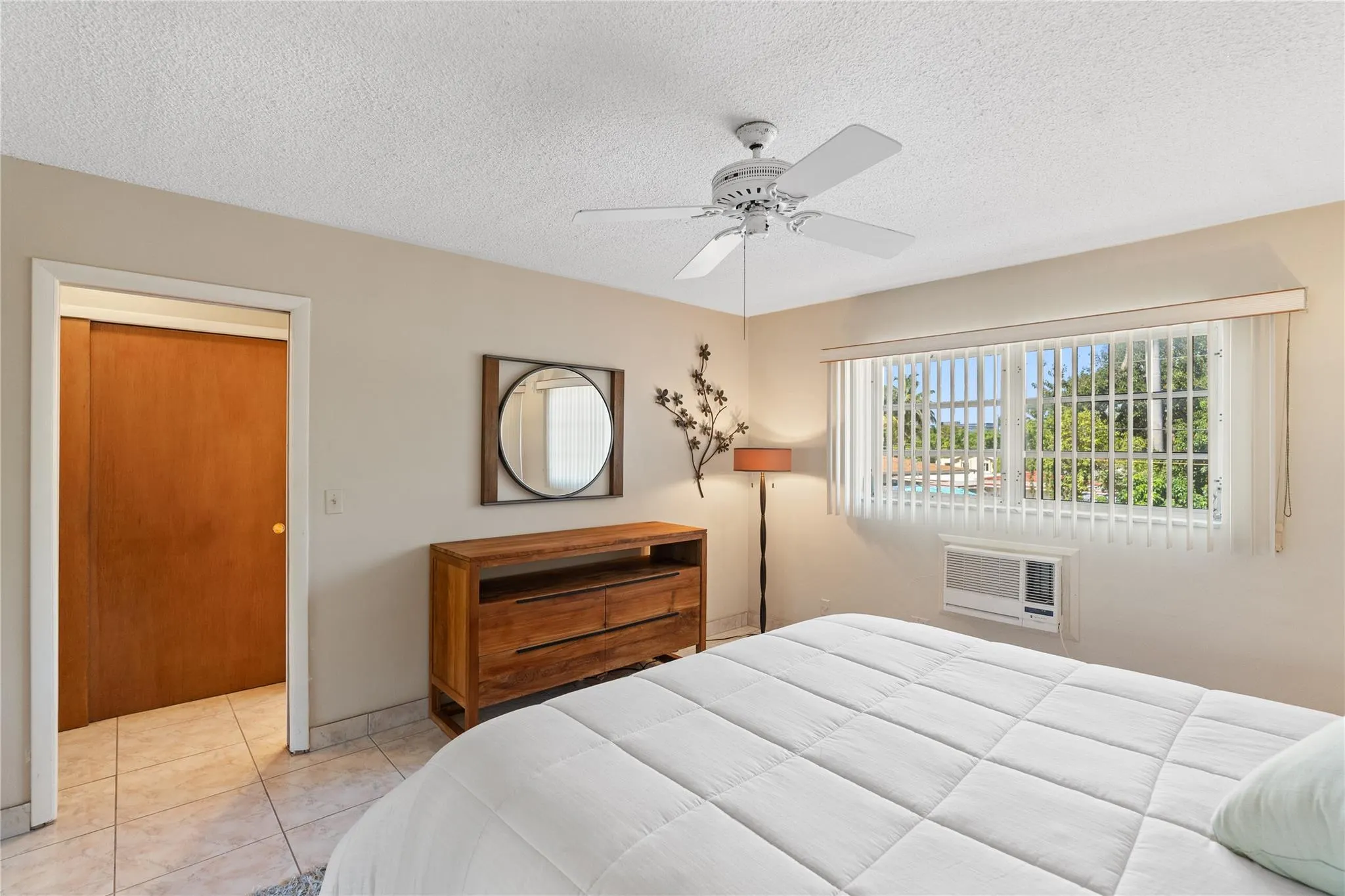 161 NE 10th Ave, #3B