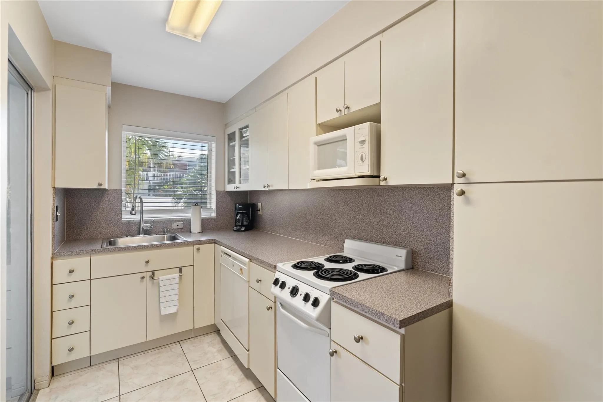 161 NE 10th Ave, #3B