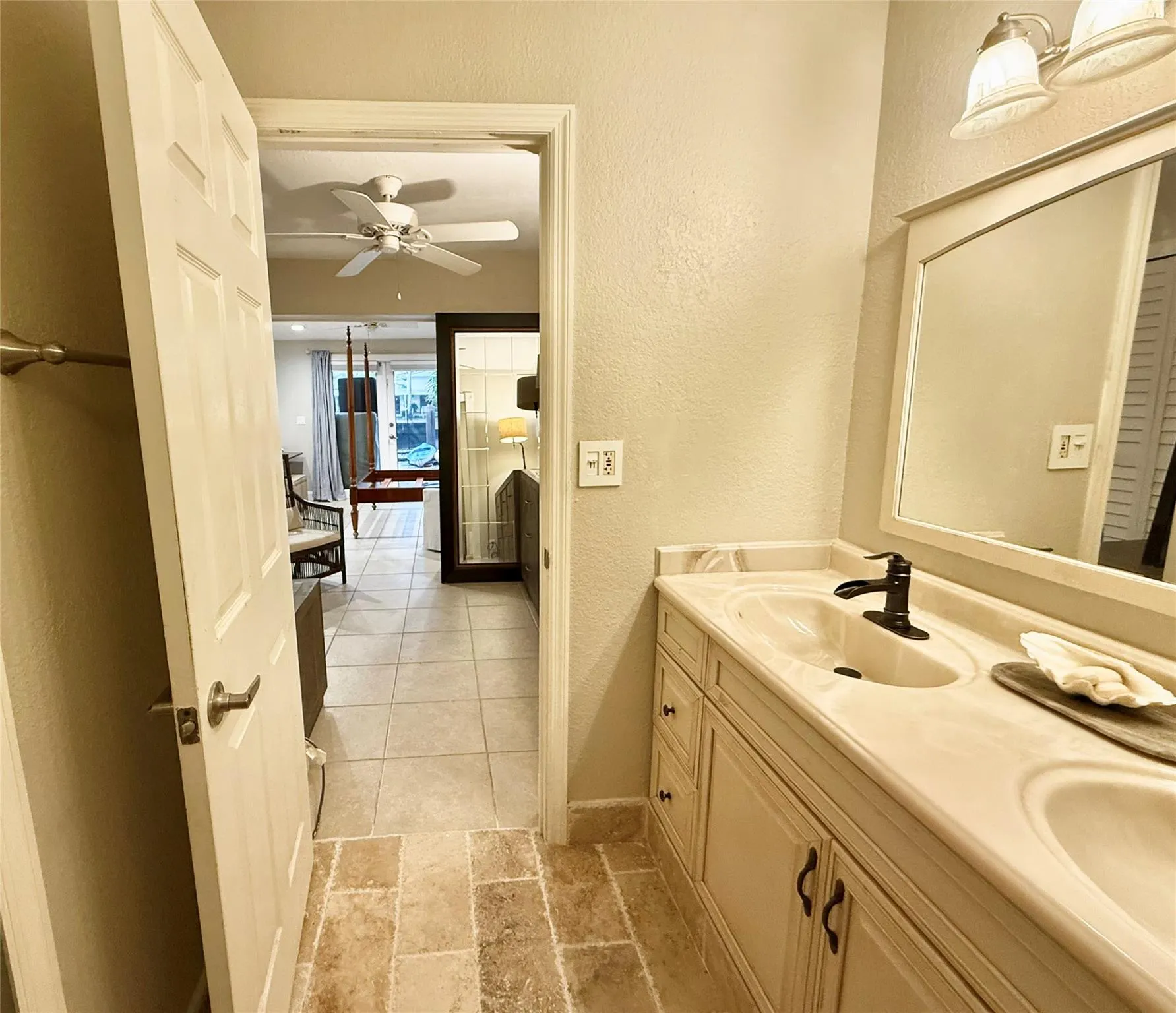 2200 NE 19th Ave