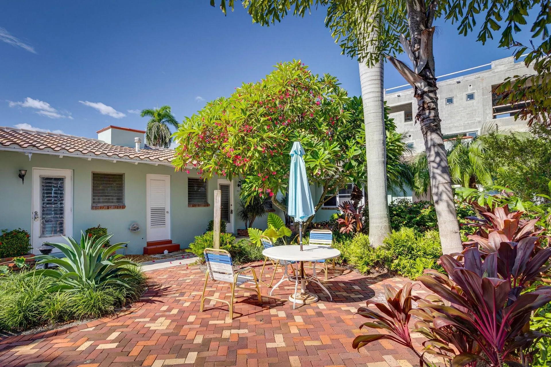 30 Andrews Ave, #23C