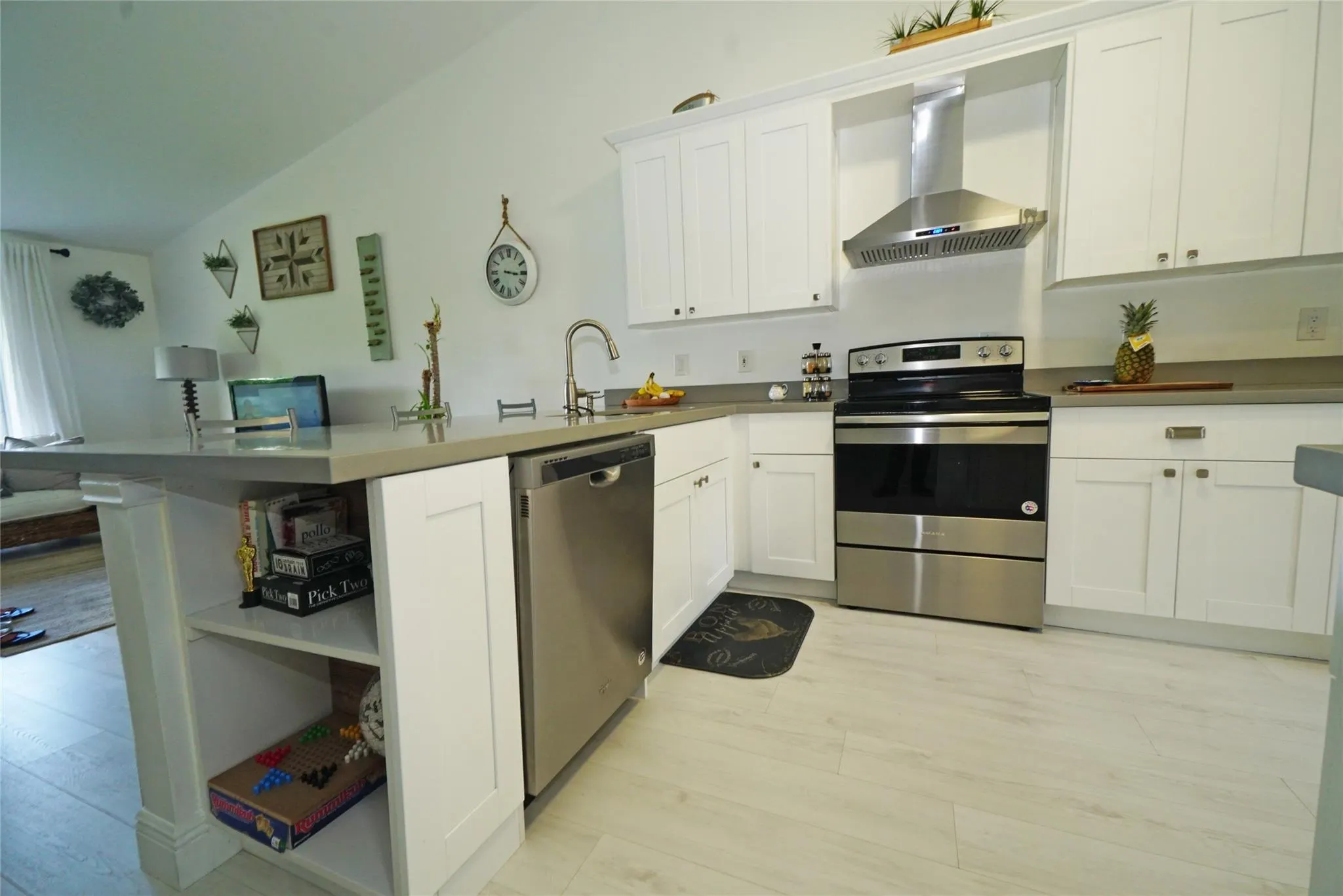 1690 Zenith Way