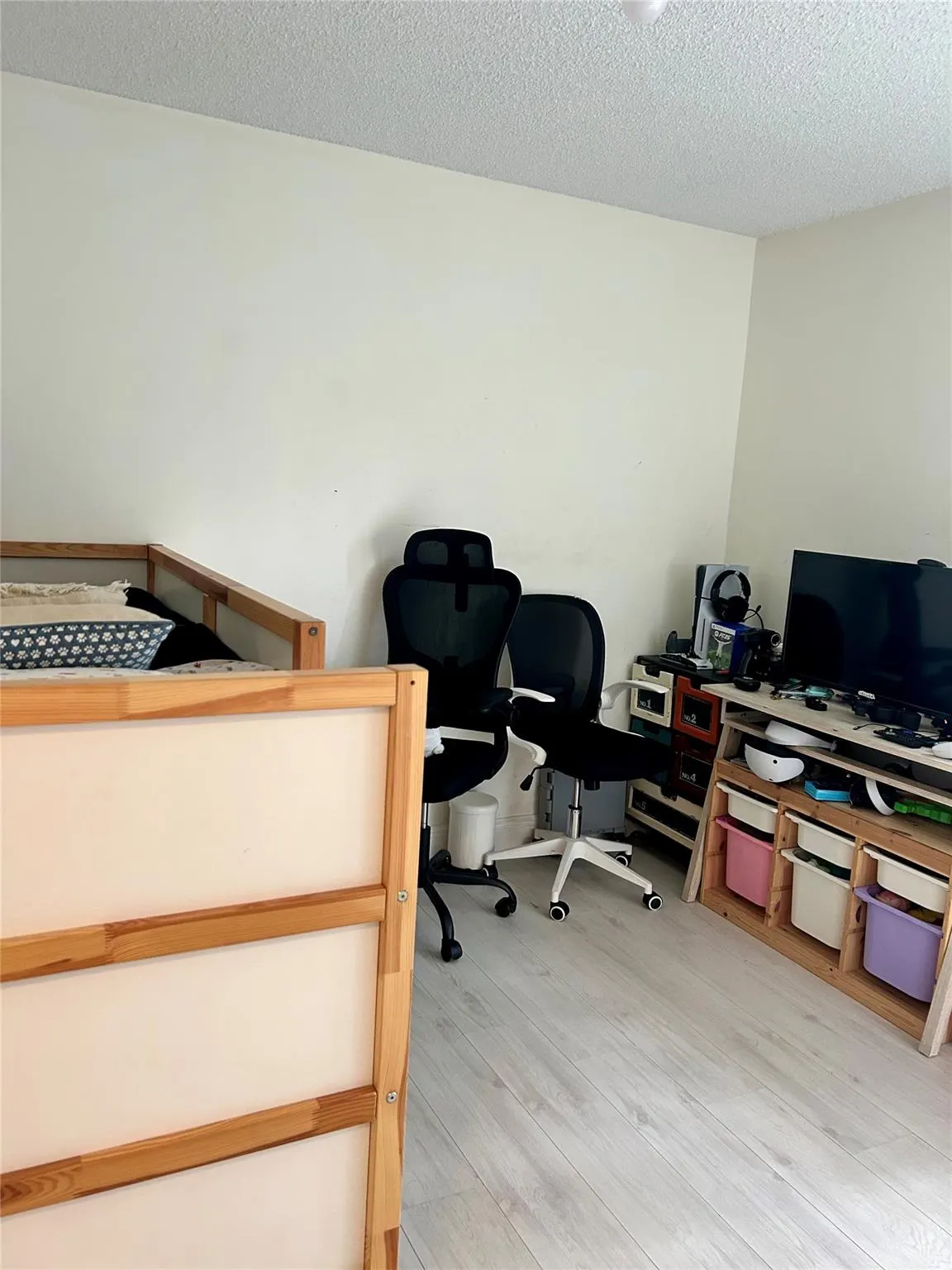 1690 Zenith Way