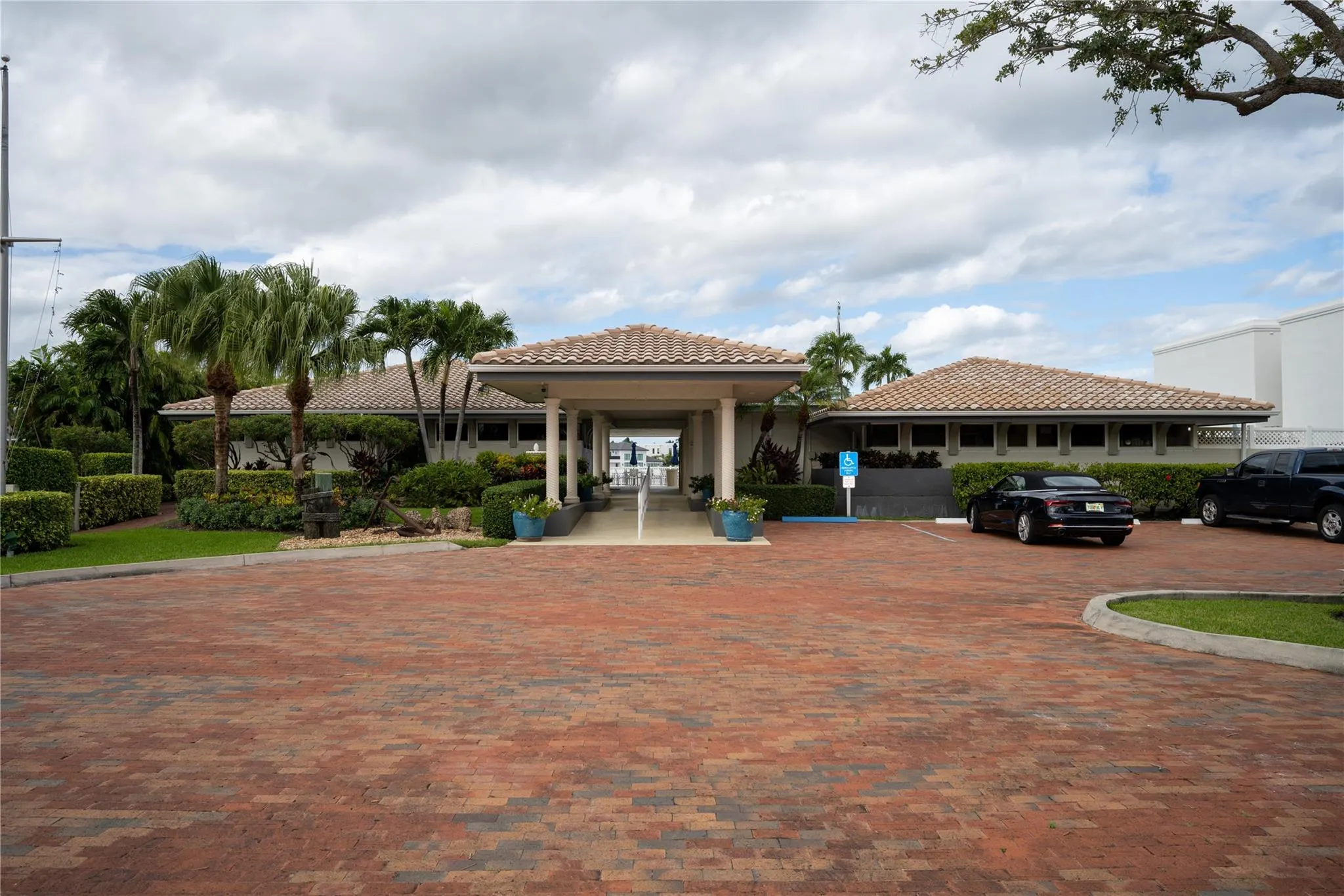 3585 Admirals Way